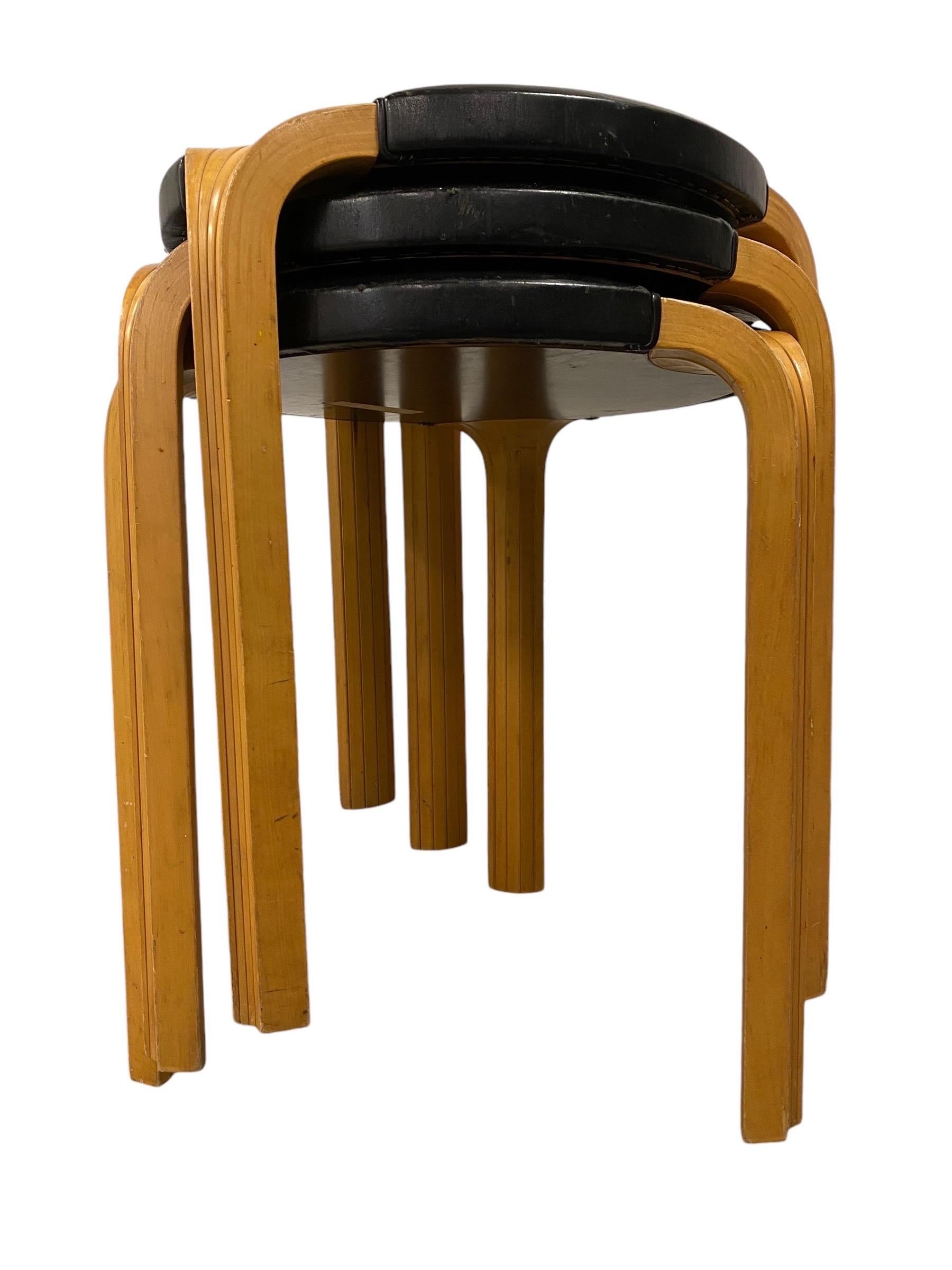 Finlandese Set of Alvar Aalto Stool X600 in Birch and Original Black Leather, Artek, 1960s in vendita