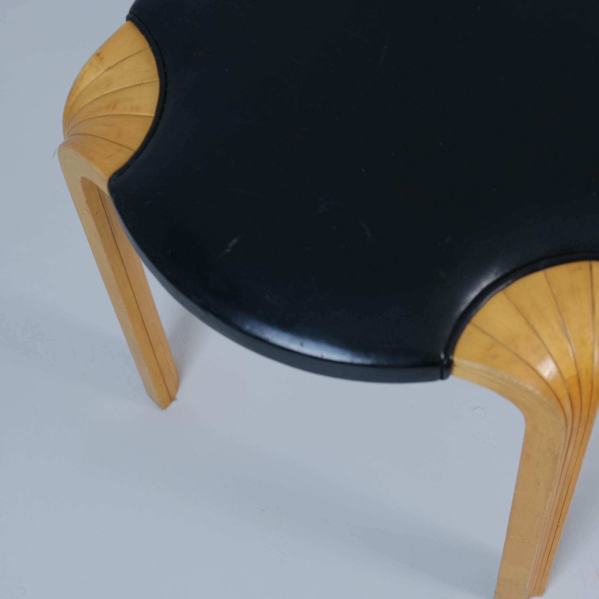 Pelle Set of Alvar Aalto Stool X600 in Birch and Original Black Leather, Artek, 1960s in vendita
