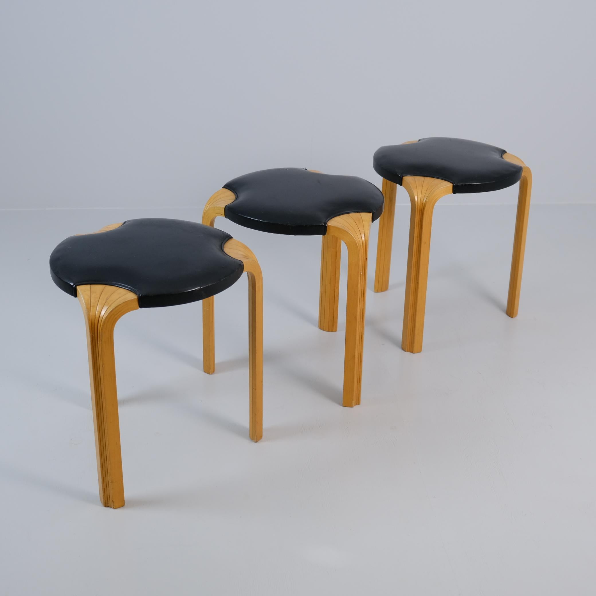 Set of Alvar Aalto Stool X600 in Birch and Original Black Leather, Artek, 1960s in vendita 2