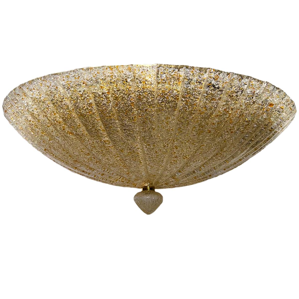 Ensemble de 4 luminaires encastrés en verre de Murano datant des années 1950, avec 4 lumières intérieures. Vendu individuellement.

Mesures :
Diamètre : 22