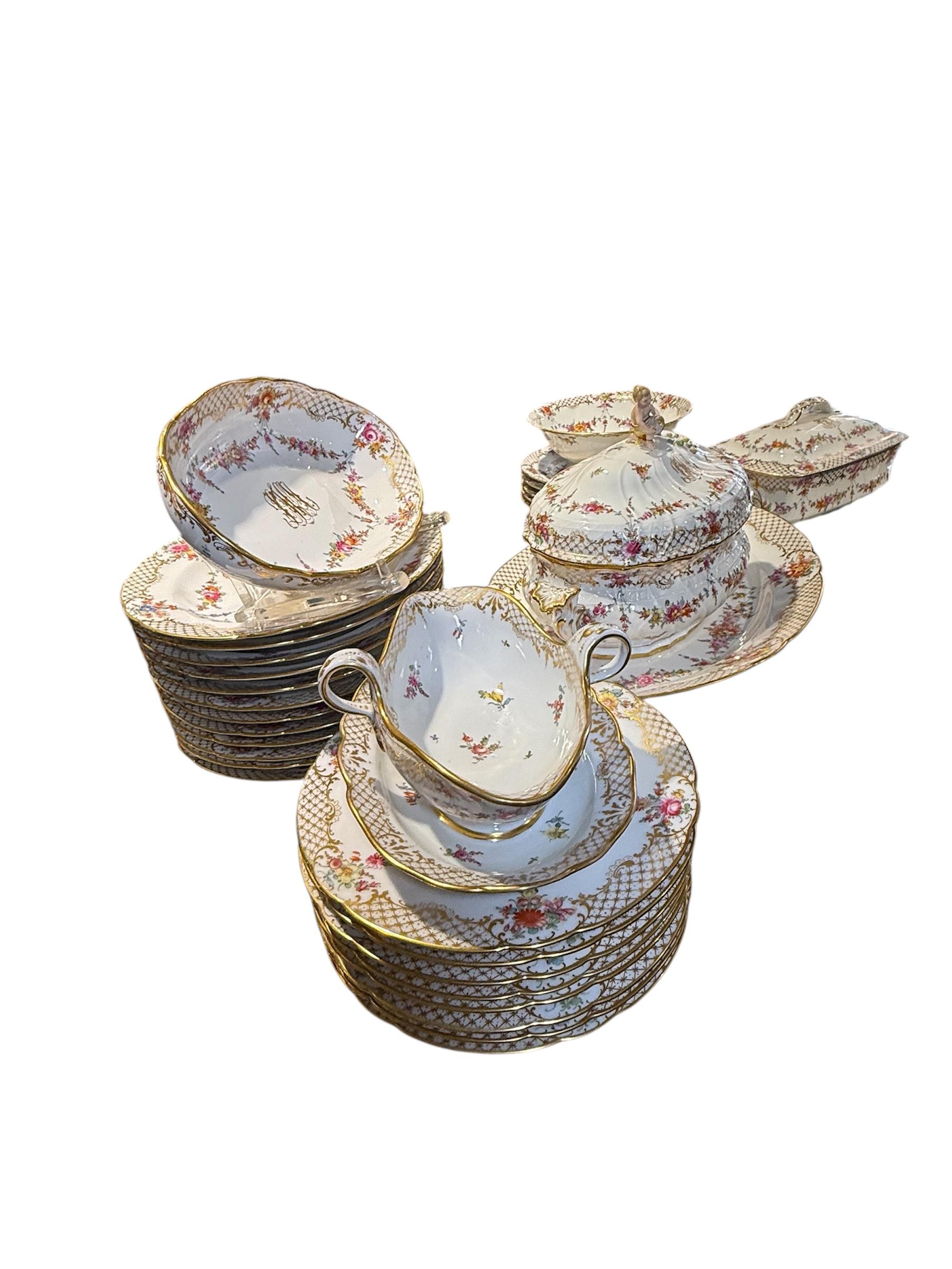 20th Century Set Of Ambrosius Lamm Of Dresden Porcelain Serverware For Sale