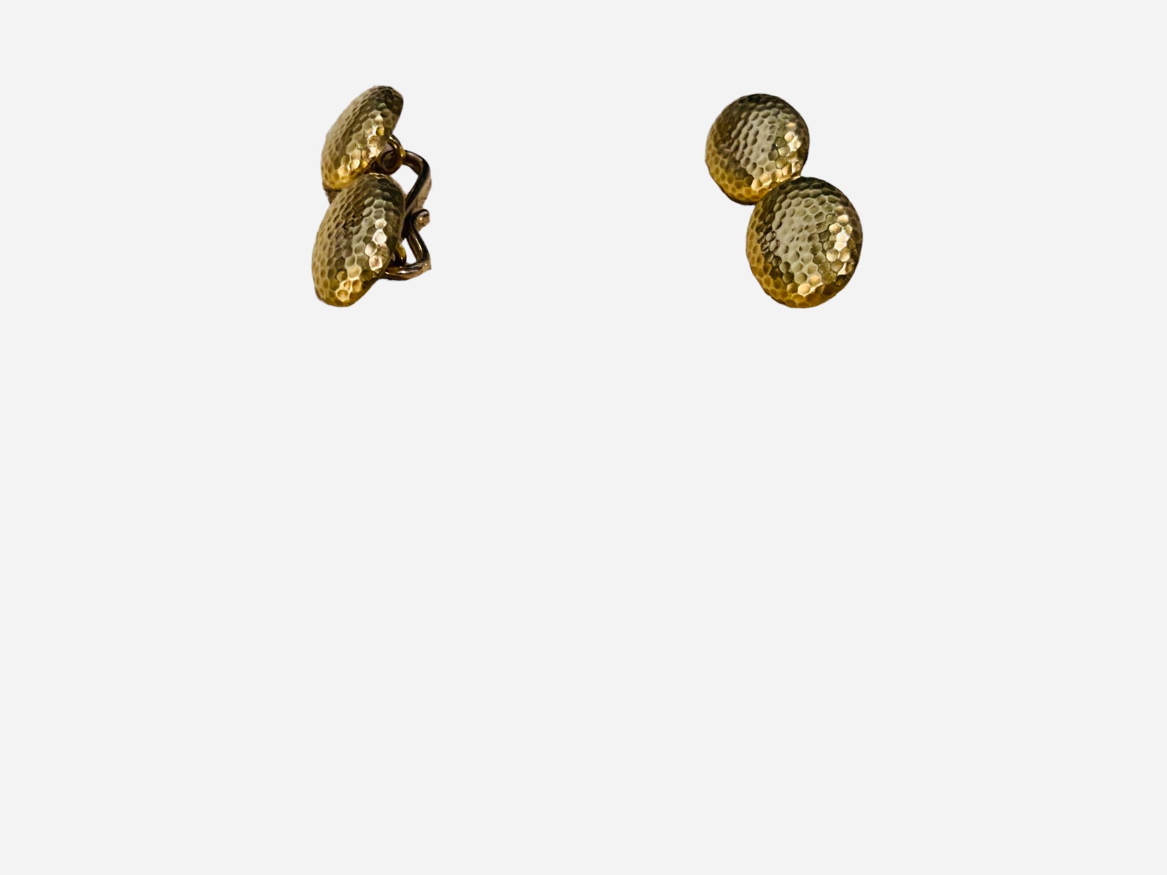 Set of an 18k Yellow Gold Hammered Cufflinks and Buttons For Sale 2