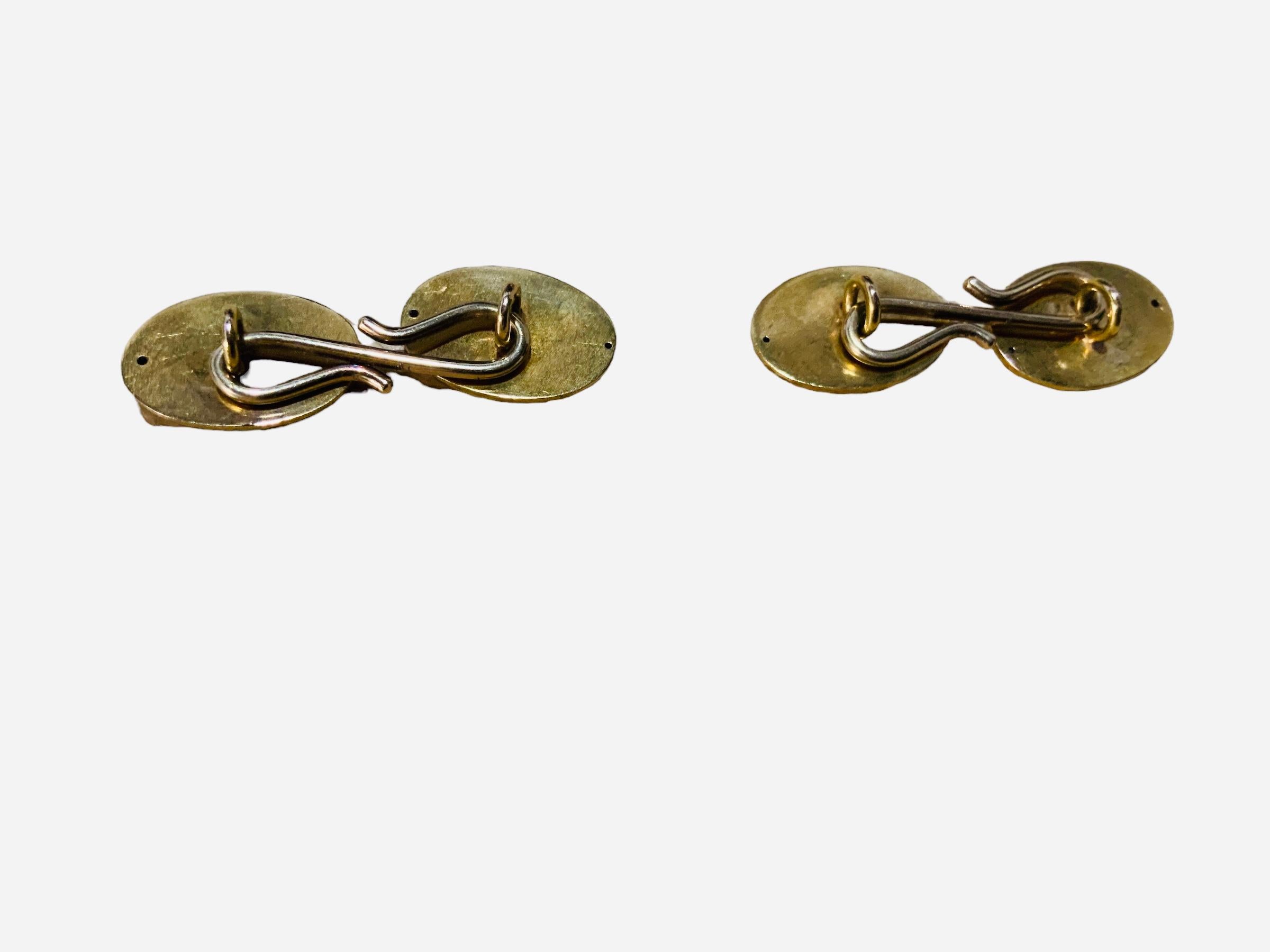 Set of an 18k Yellow Gold Hammered Cufflinks and Buttons For Sale 3