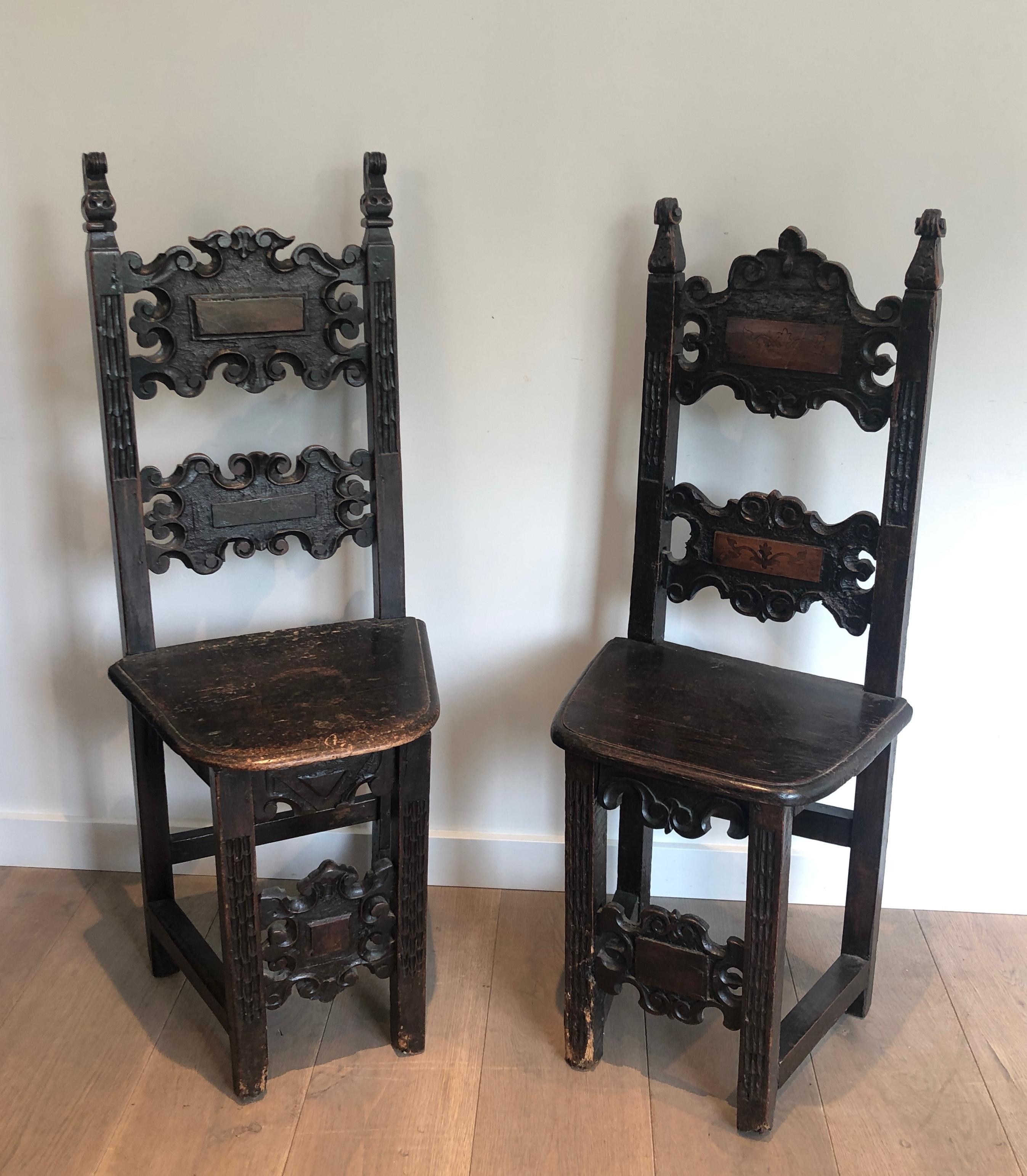 Ensemble d'un fauteuil et d'une paire de chaises en noyer de la Renaissance italienne en vente 4