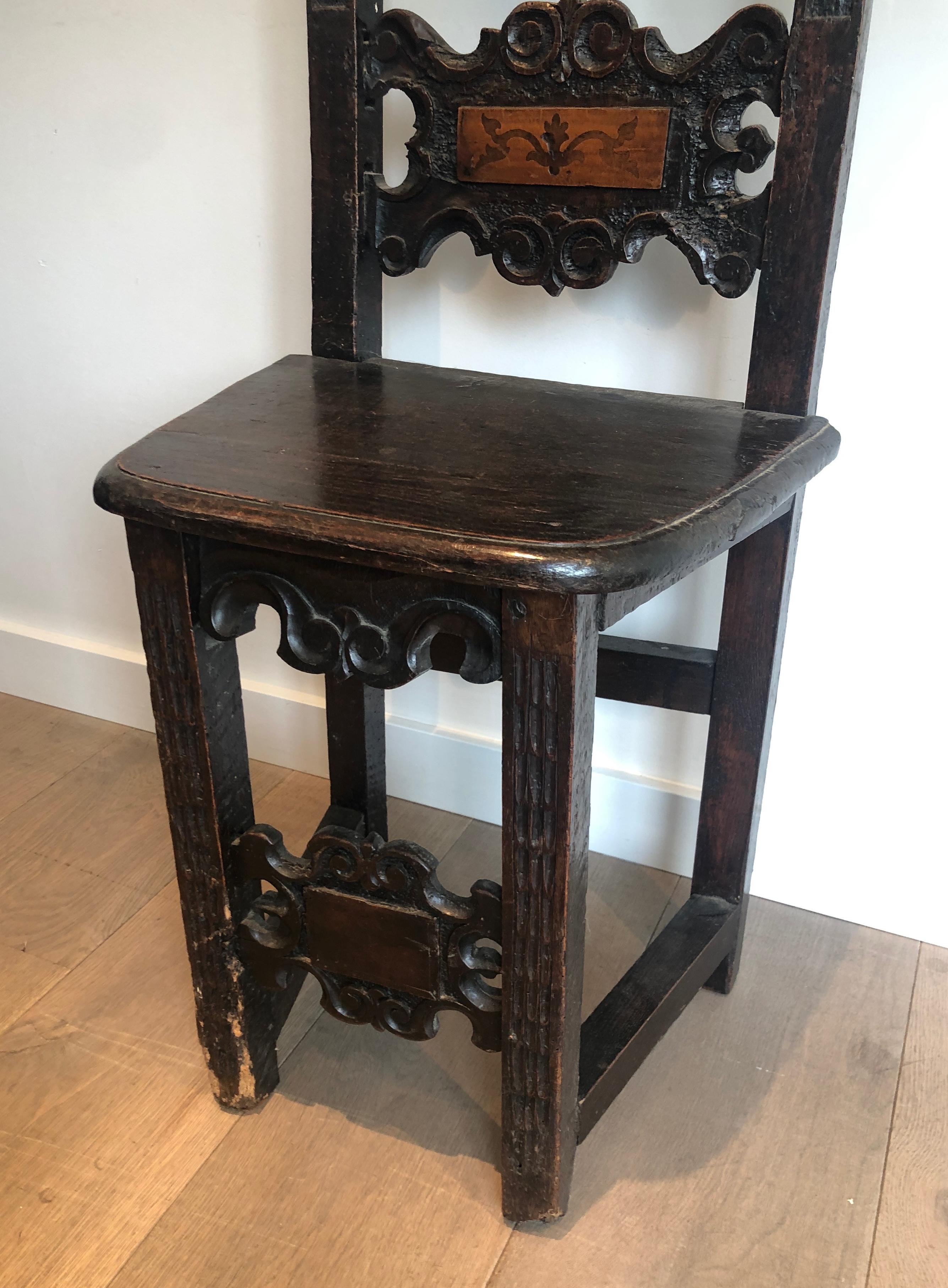 Ensemble d'un fauteuil et d'une paire de chaises en noyer de la Renaissance italienne en vente 6