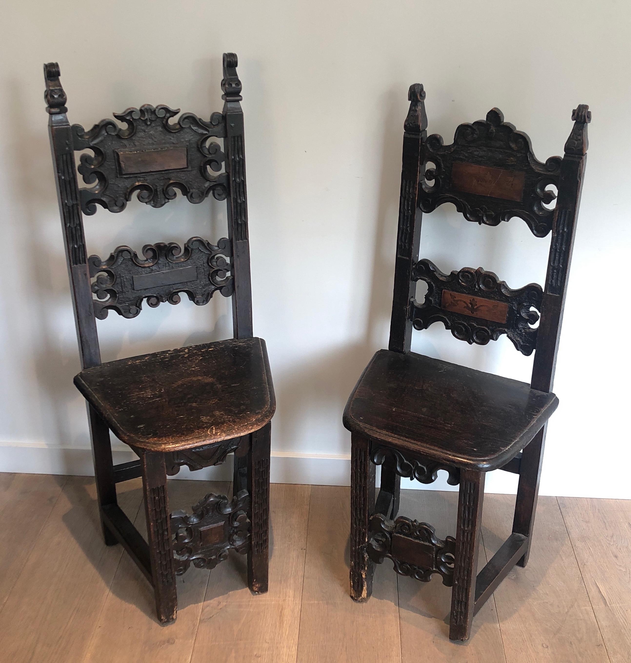 Ensemble d'un fauteuil et d'une paire de chaises en noyer de la Renaissance italienne en vente 9