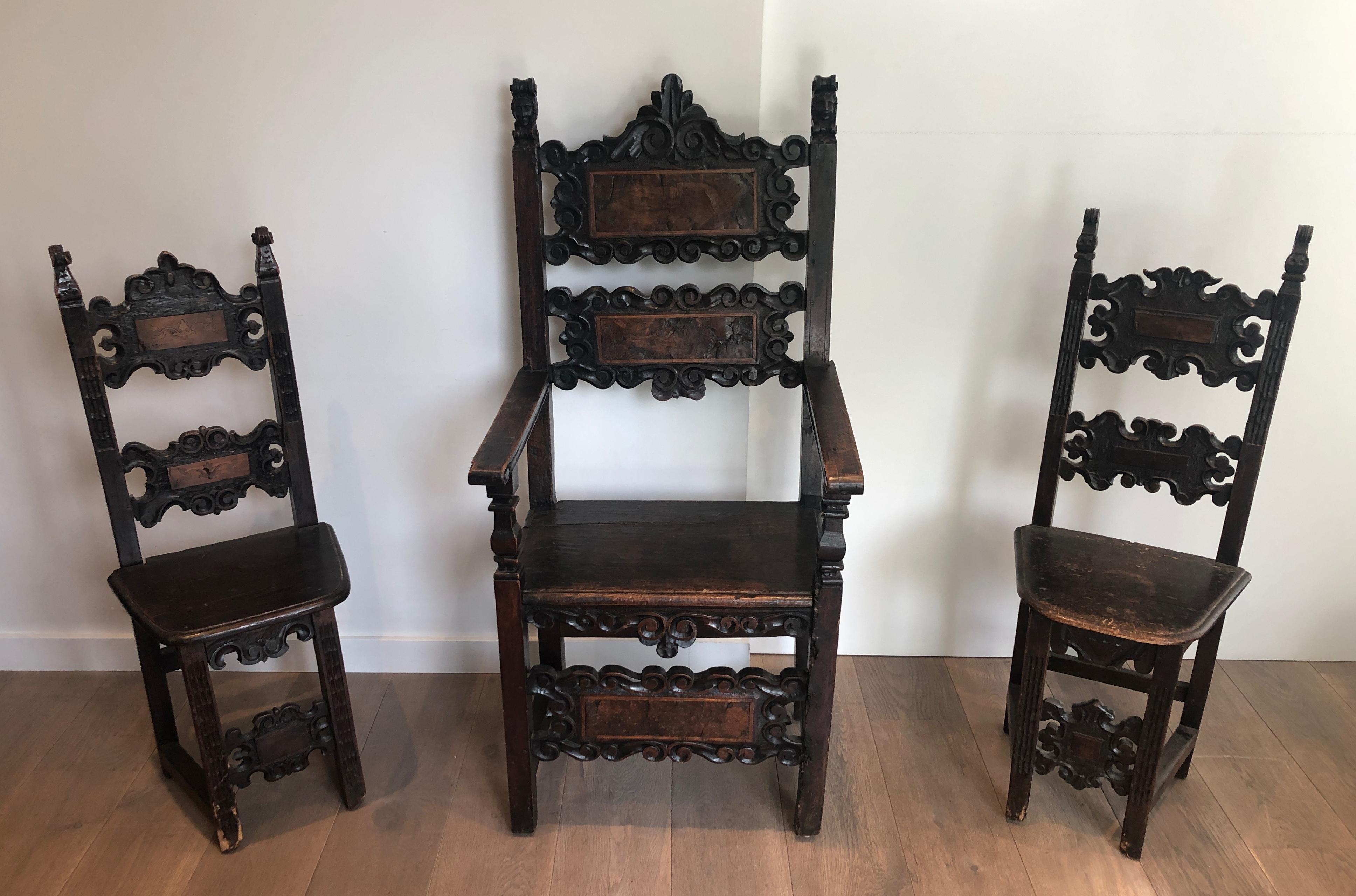 Ensemble d'un fauteuil et d'une paire de chaises en noyer de la Renaissance italienne en vente 14