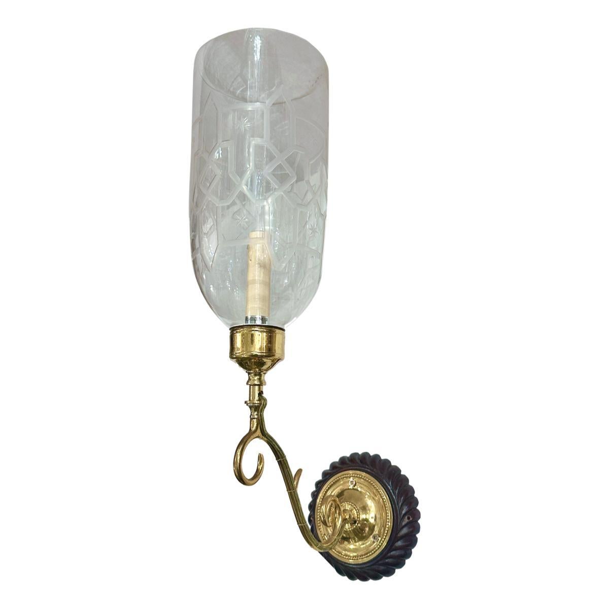 Intagliato a mano Set di lampade anglo-indiane, vendute a coppia in vendita