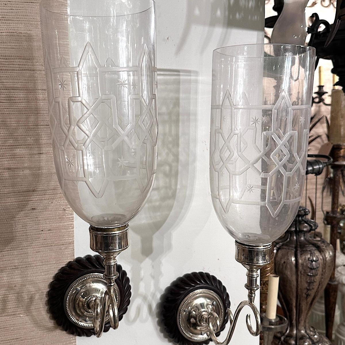 Set di lampade anglo-indiane. Venduto a coppia. In condizioni buone in vendita a New York, NY