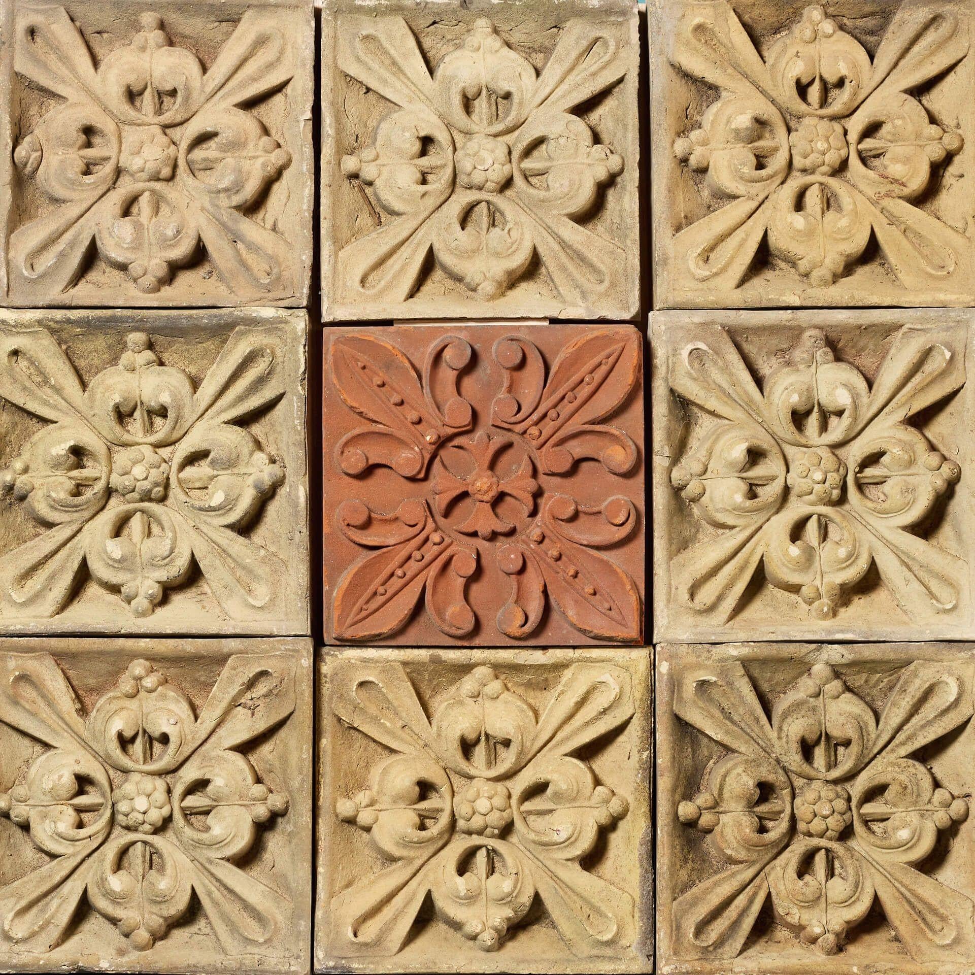 Vittoriano Set di placche in terracotta antica del XIX secolo in vendita