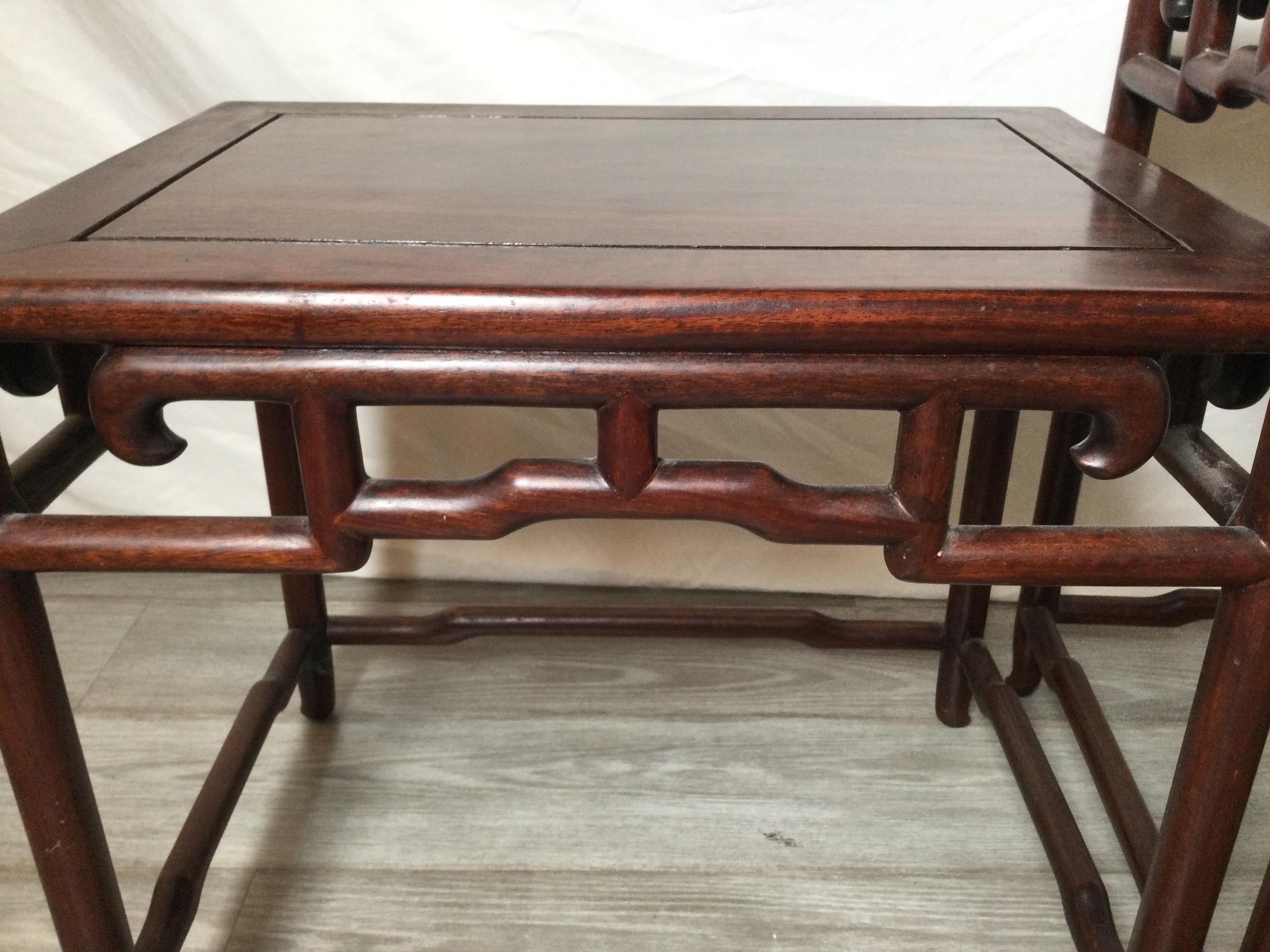 Set of Antique Chines Hongmu Nesting Tables In Good Condition For Sale In Lambertville, NJ