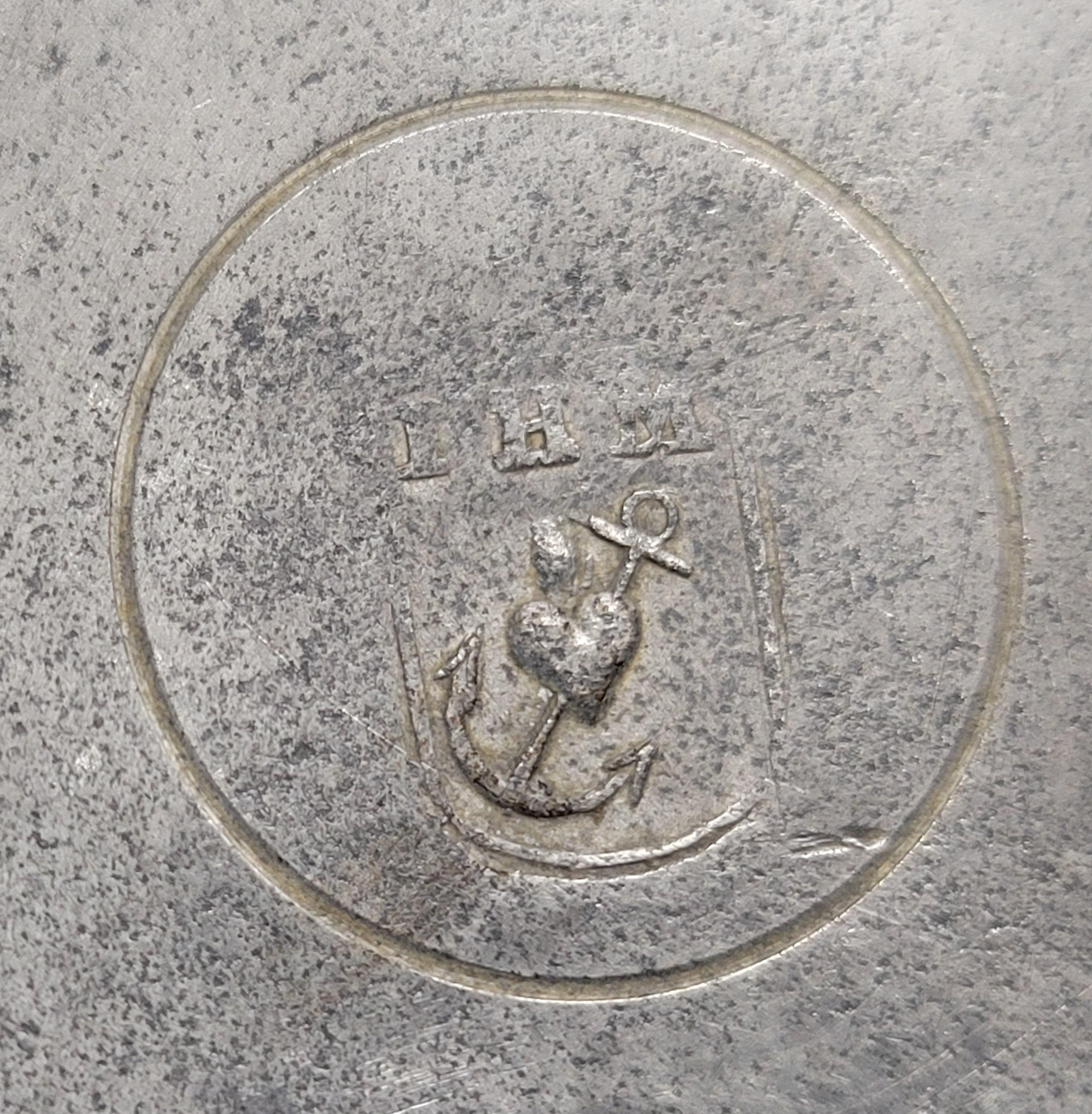 Juego de Antiguas Tazas de Estaño Alemanas Inscritas Circa 1800 Con Ilustración en venta 3