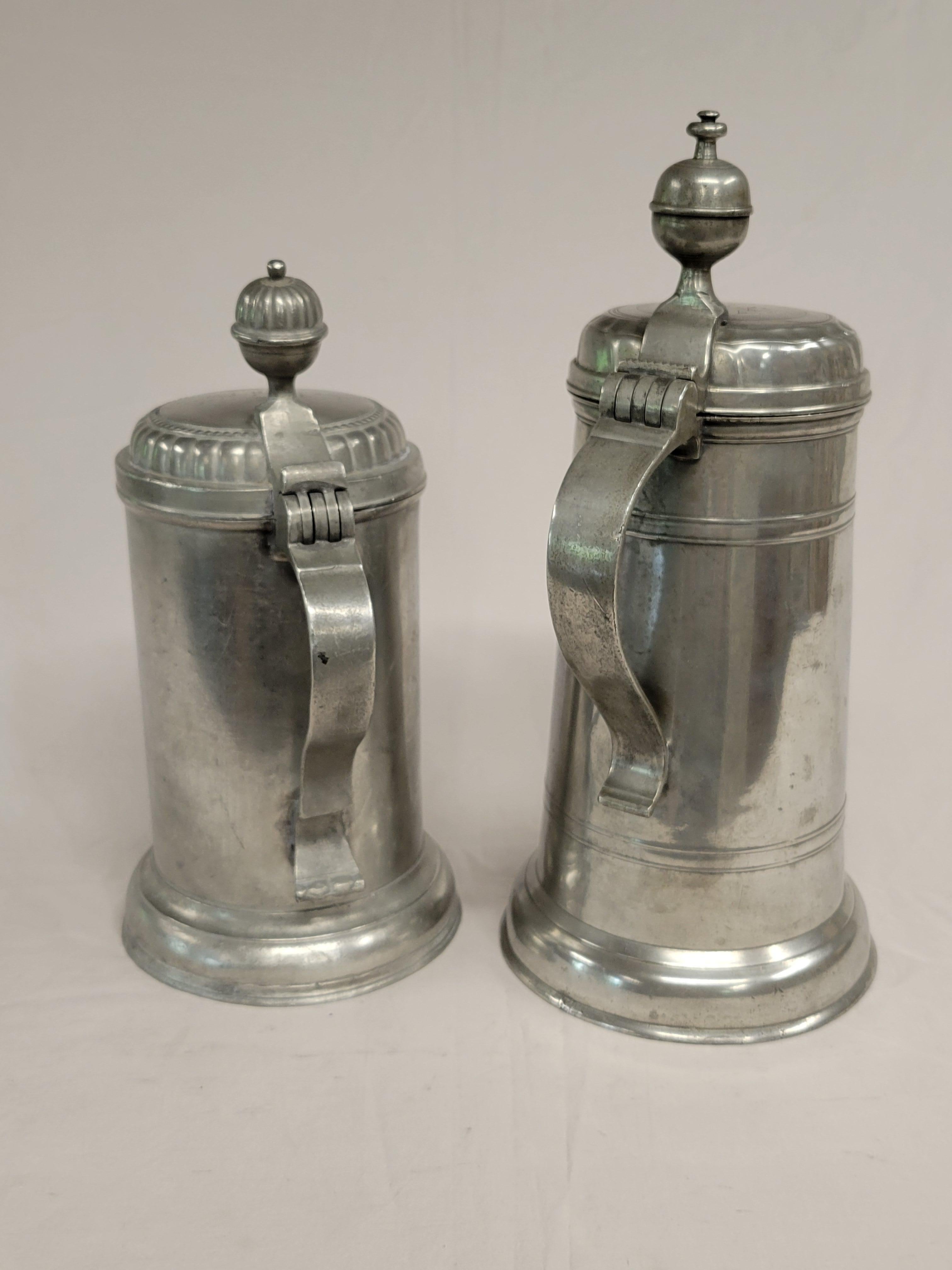 Juego de Antiguas Tazas de Estaño Alemanas Inscritas Circa 1800 Con Ilustración Alemán en venta