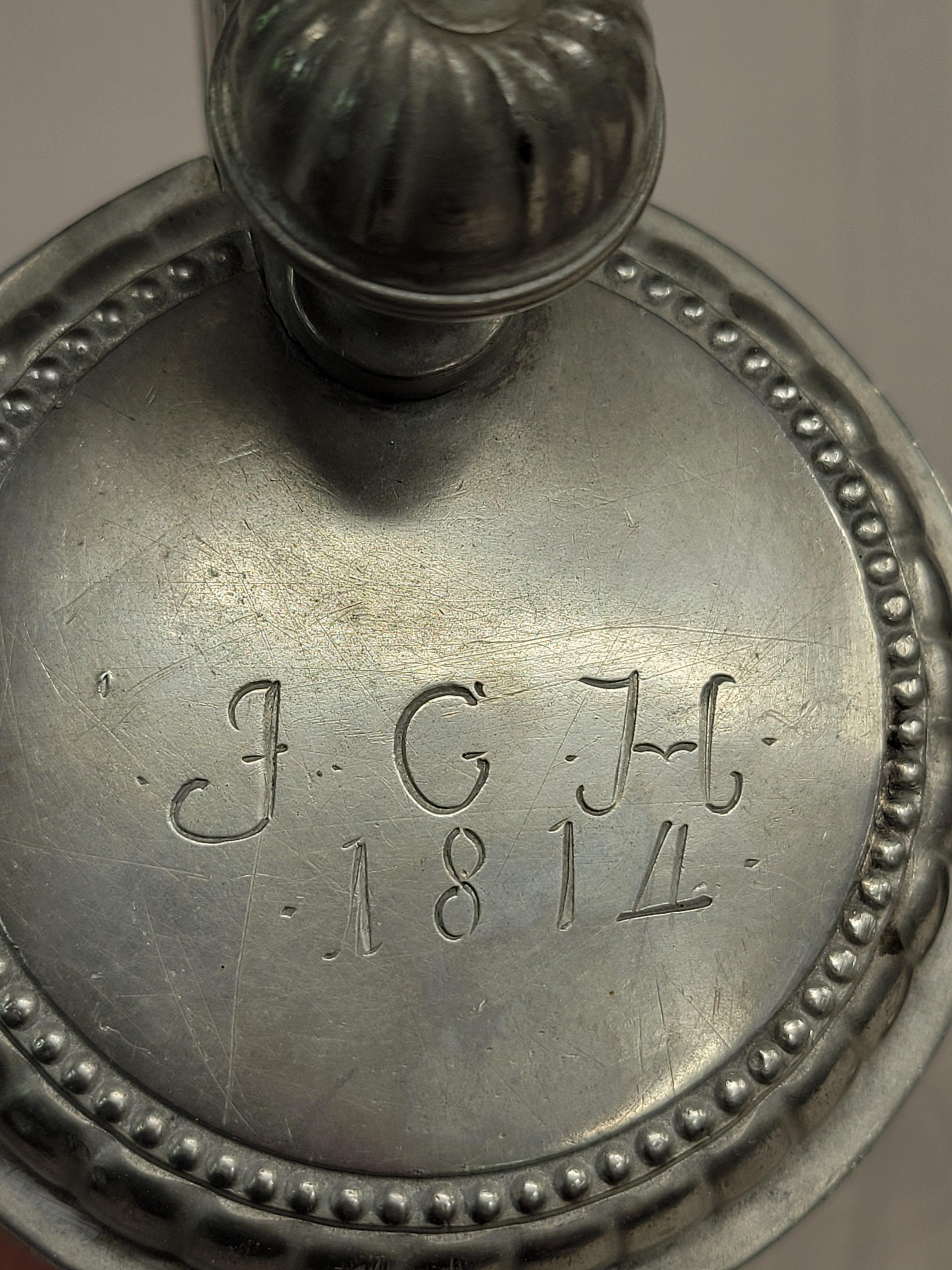 Juego de Antiguas Tazas de Estaño Alemanas Inscritas Circa 1800 Con Ilustración Peltre en venta