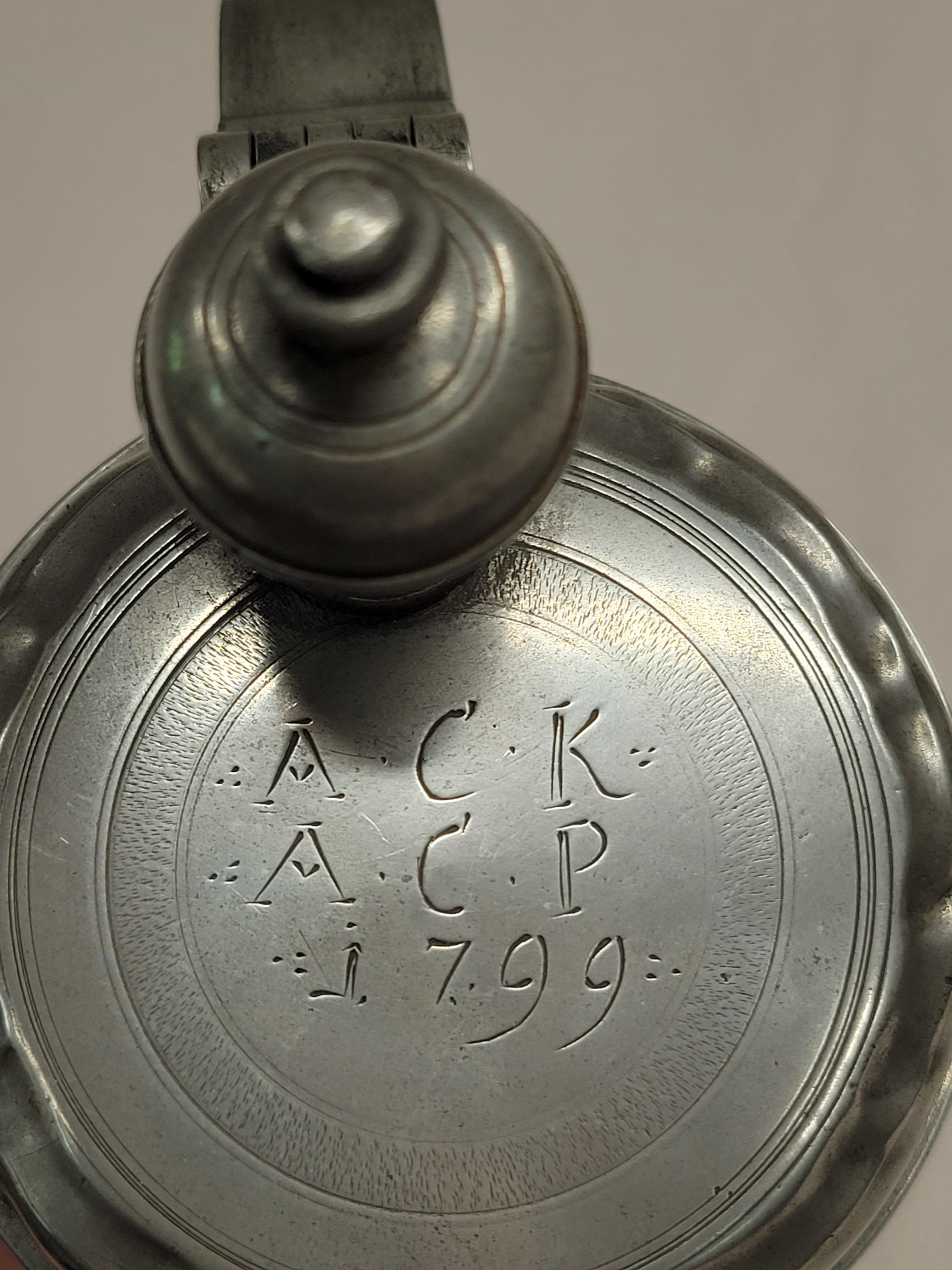 Juego de Antiguas Tazas de Estaño Alemanas Inscritas Circa 1800 Con Ilustración en venta 1