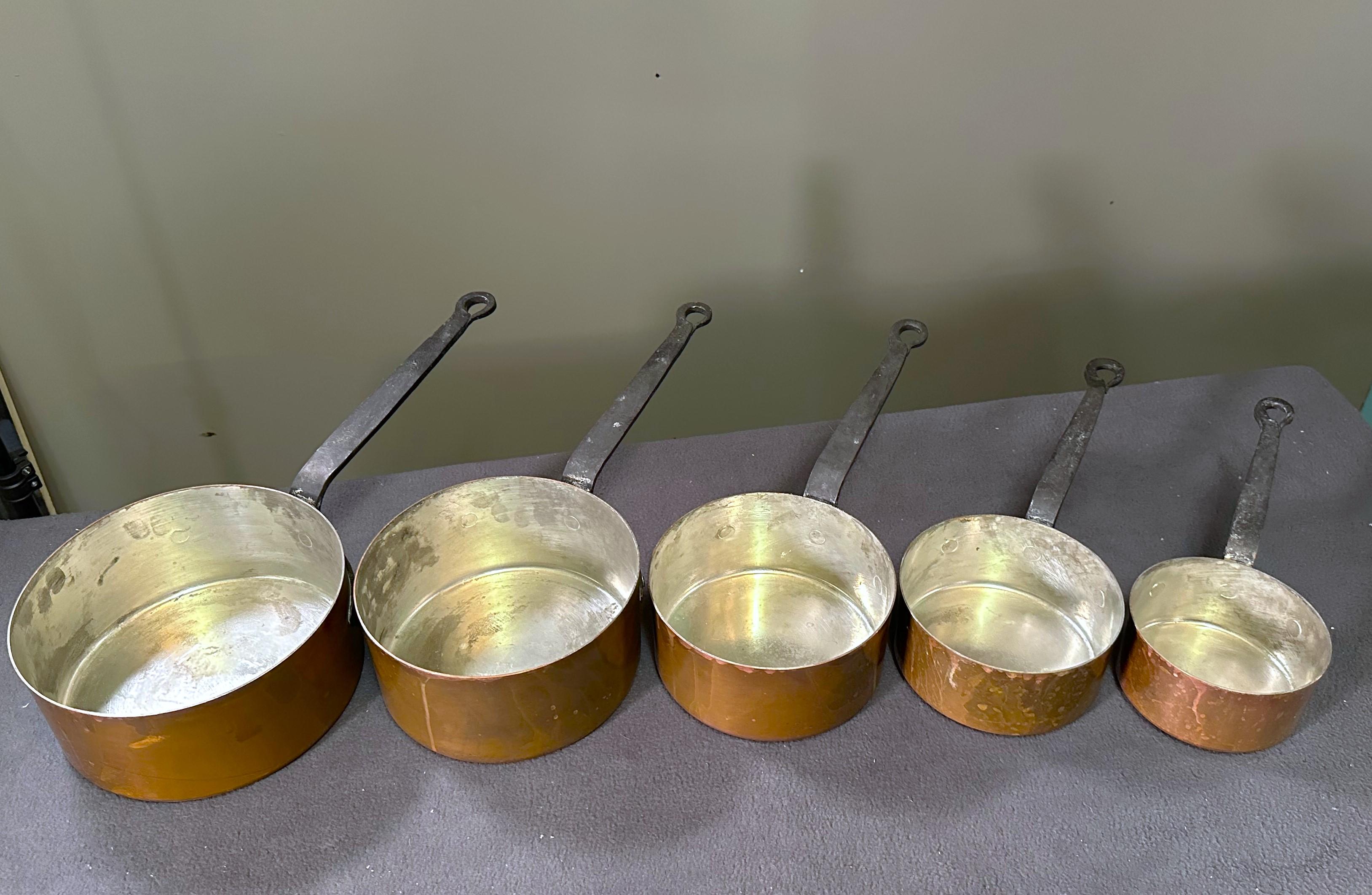 Set of Antique Cooking Pots Copper and cast Iron Handels, France 1900 For Sale 2