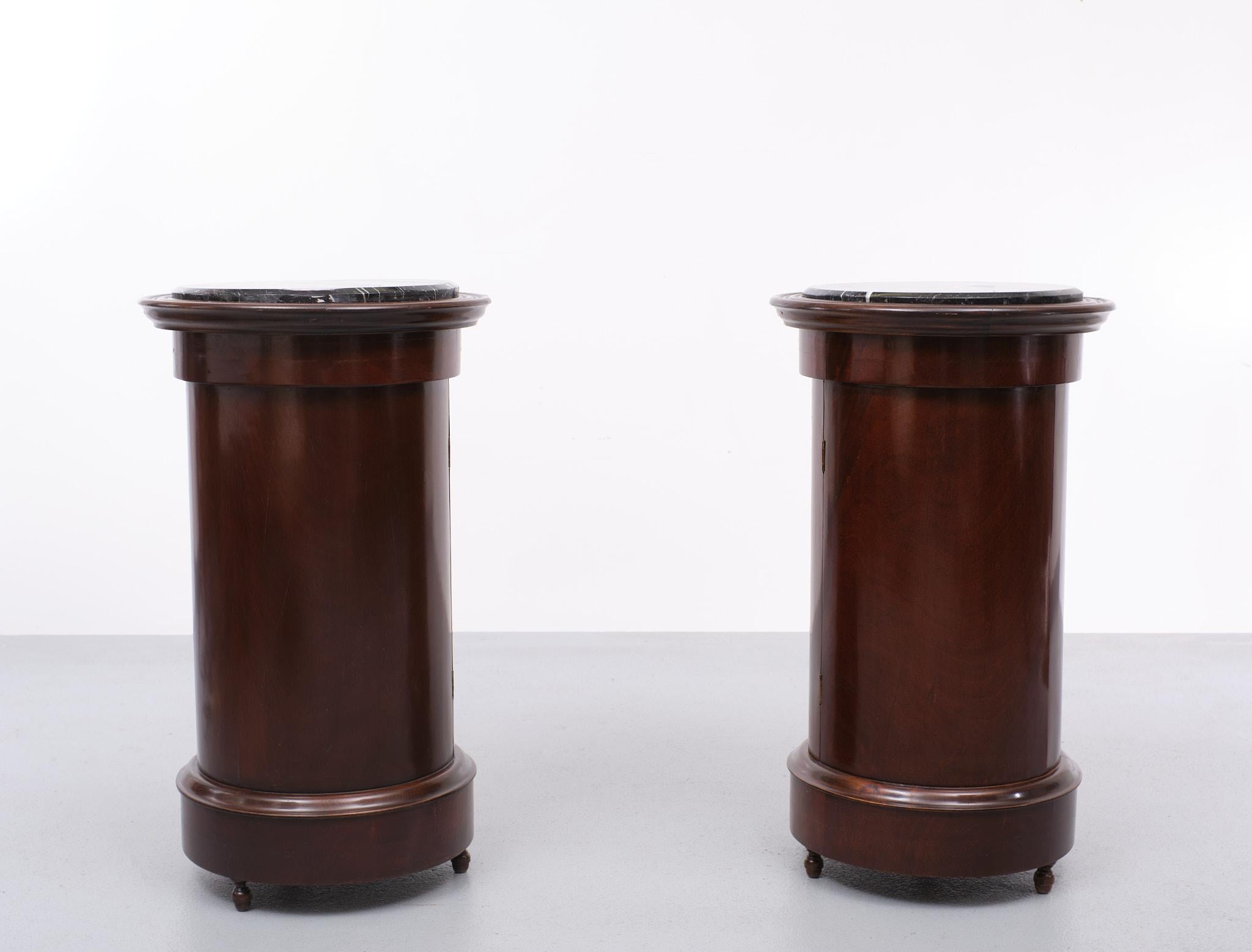 Set of Antique Cylindrical Nightstands 1880s England  For Sale 4