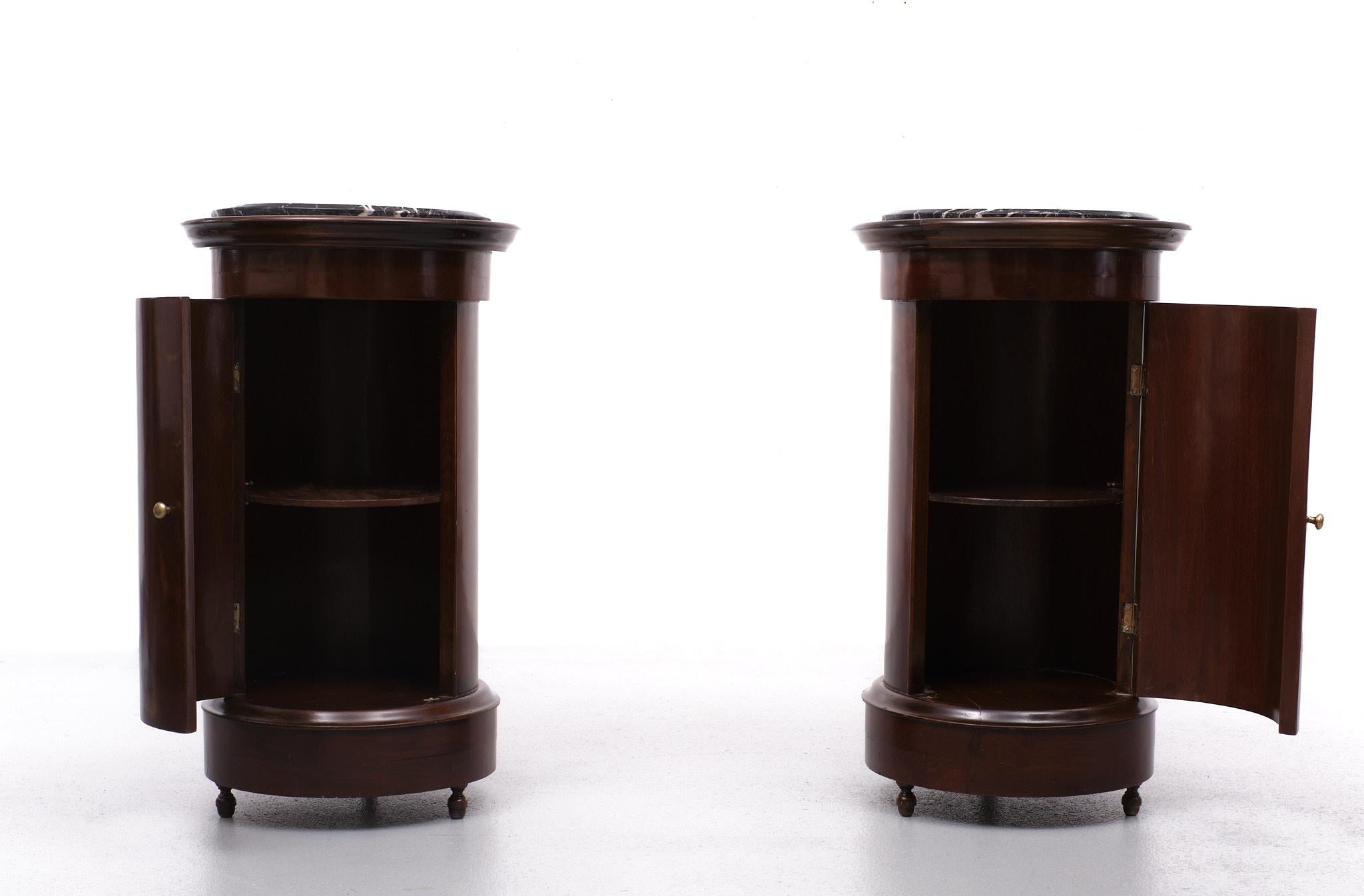Set of Antique Cylindrical Nightstands 1880s England  For Sale 2