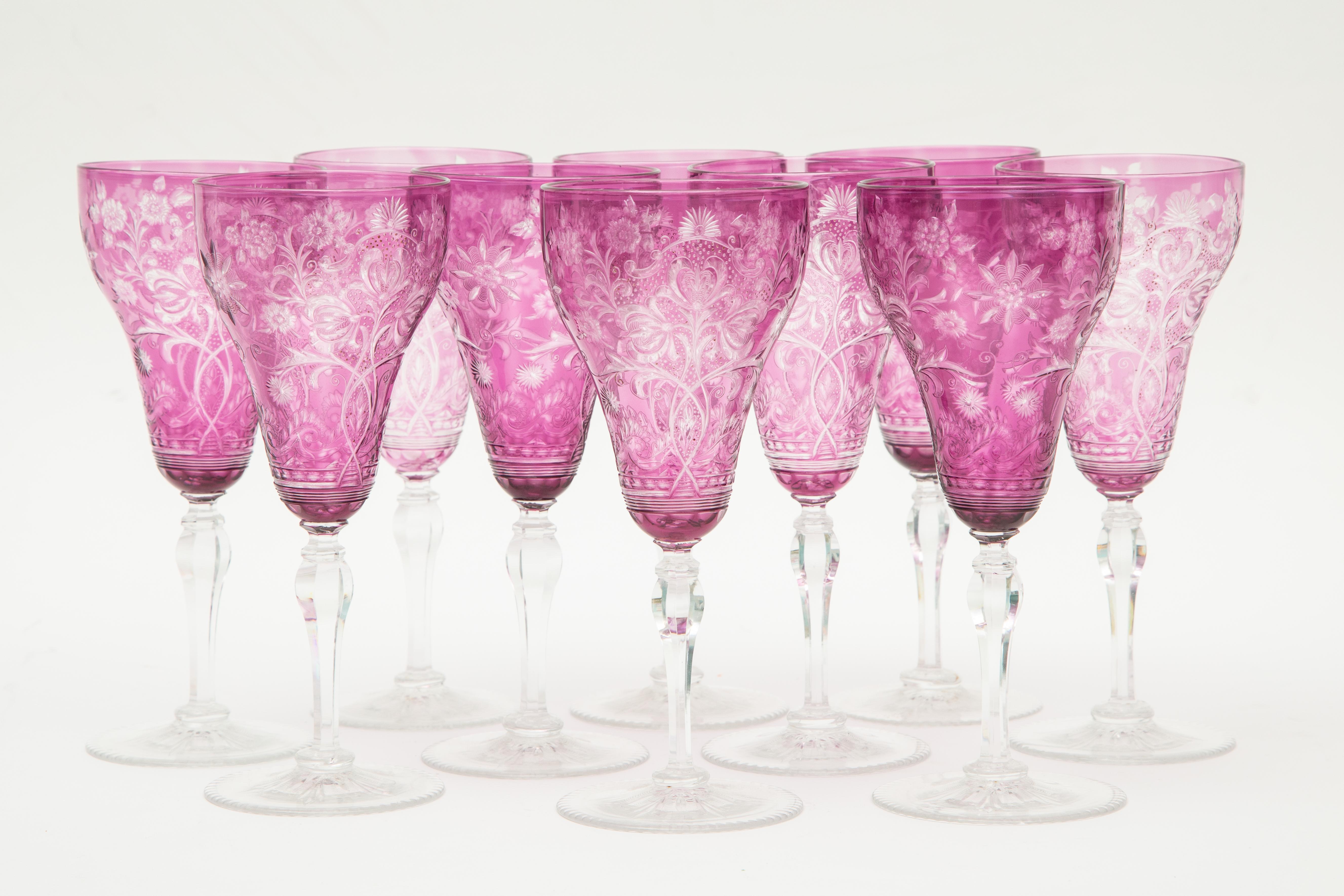Juego de copas de vino inglesas antiguas de amatista, exquisitamente grabadas 10 en total principios del siglo XX en venta