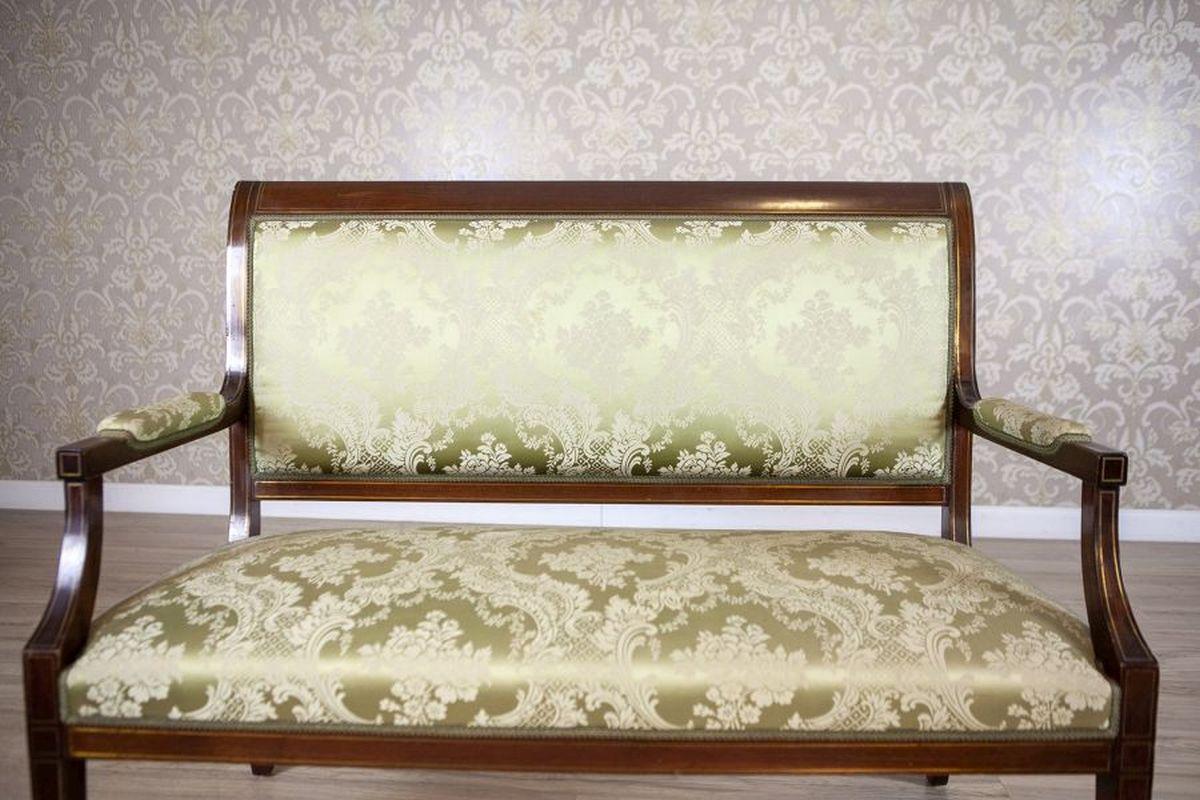 Ensemble de meubles anciens en noyer anglais de la fin du 19e siècle en vente 7