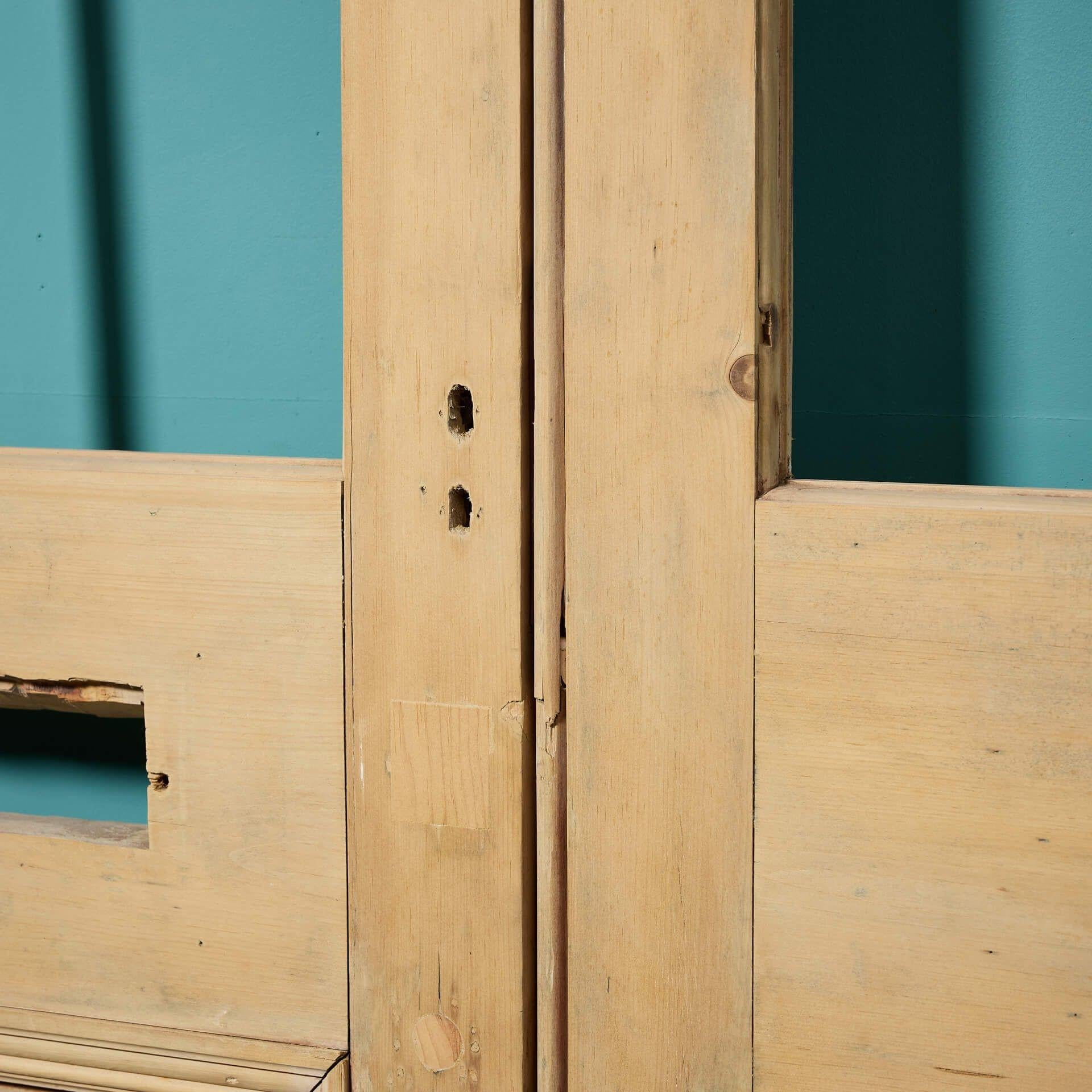 Anglais Ensemble de doubles portes extérieures anciennes pour vitrage en vente