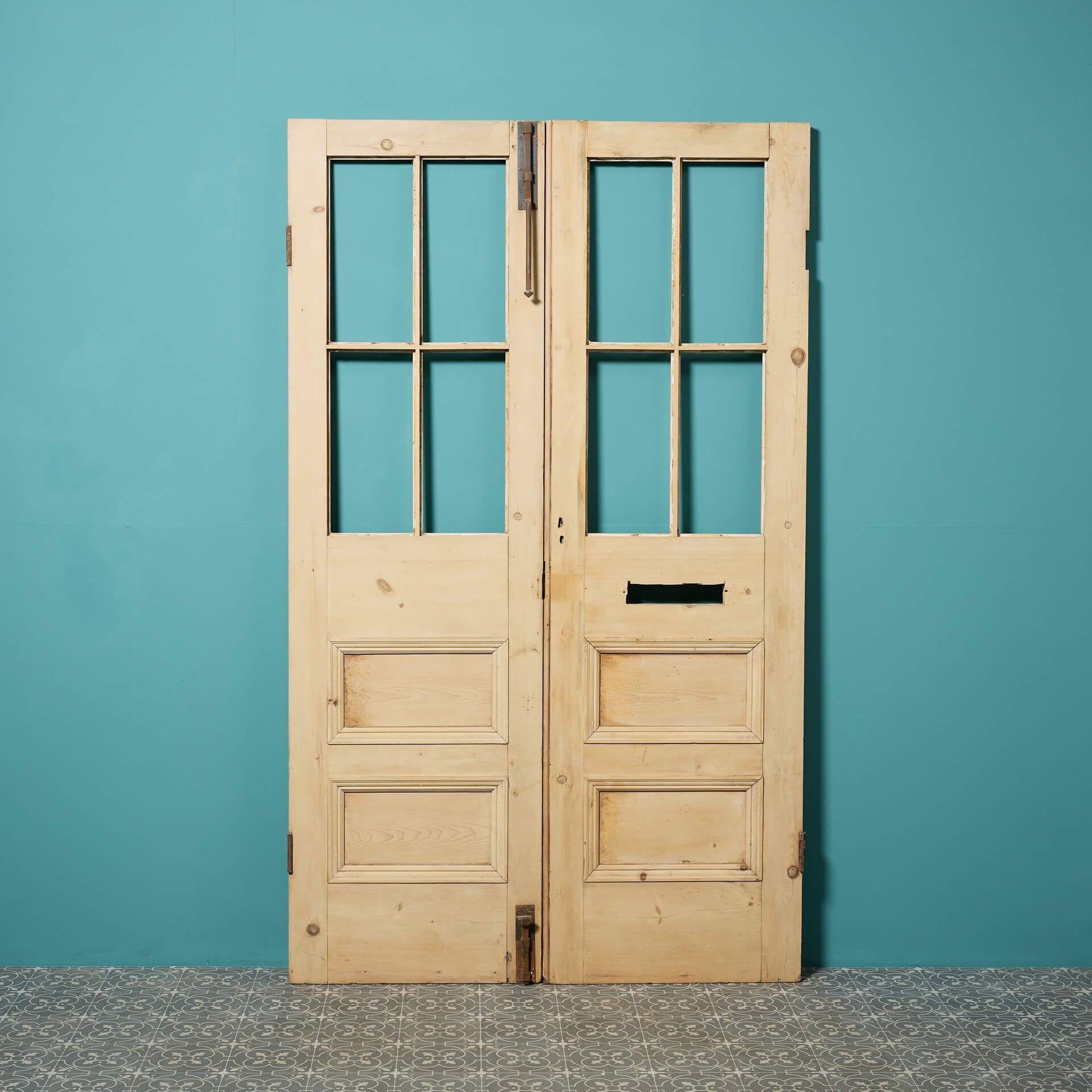 XIXe siècle Ensemble de doubles portes extérieures anciennes pour vitrage en vente