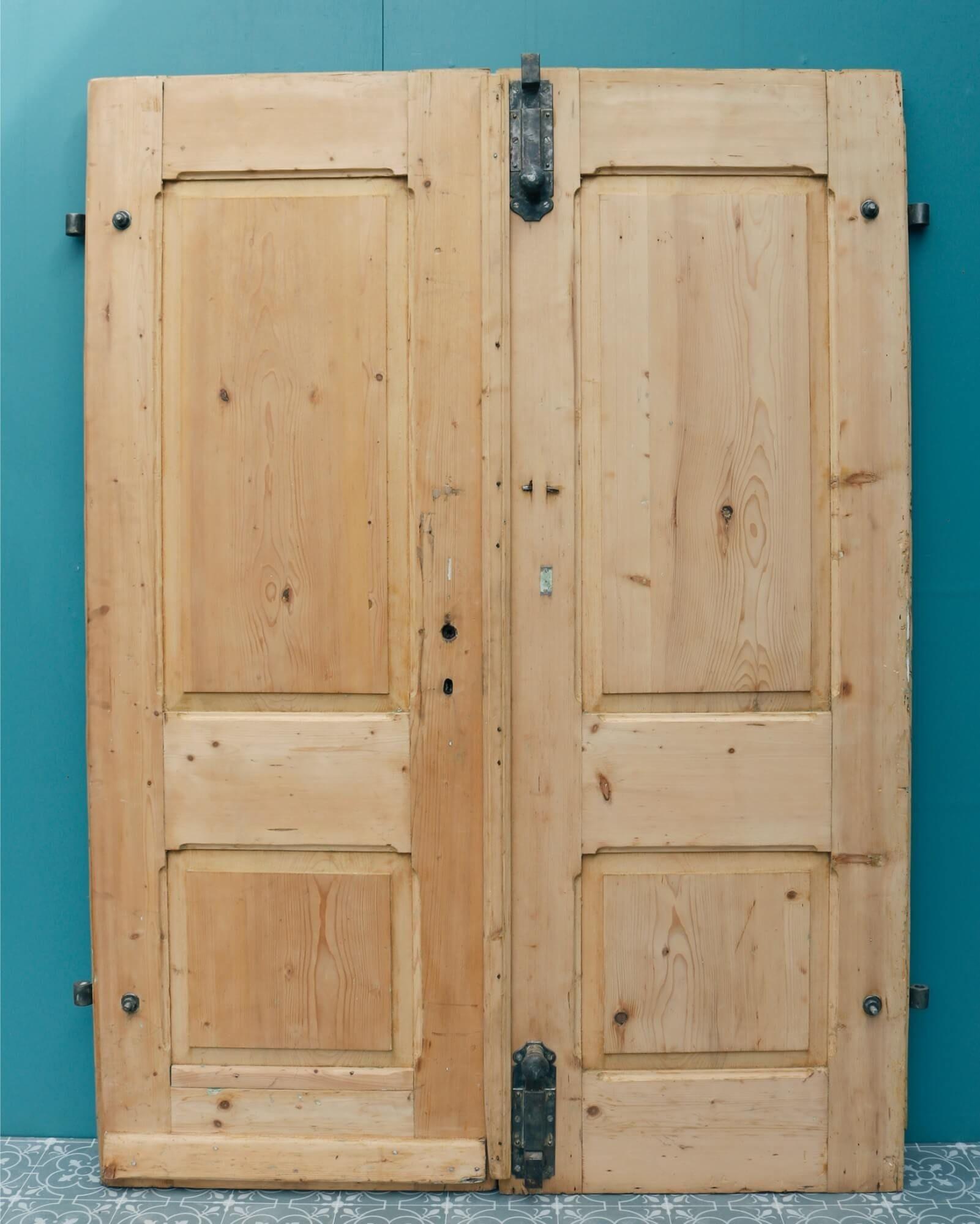 Set of Antique French Pine Double Doors In Fair Condition In Wormelow, Herefordshire