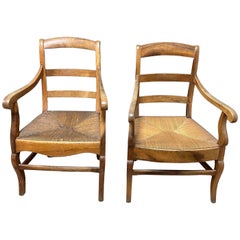 Ensemble de fauteuils provençaux antiques français en bon état