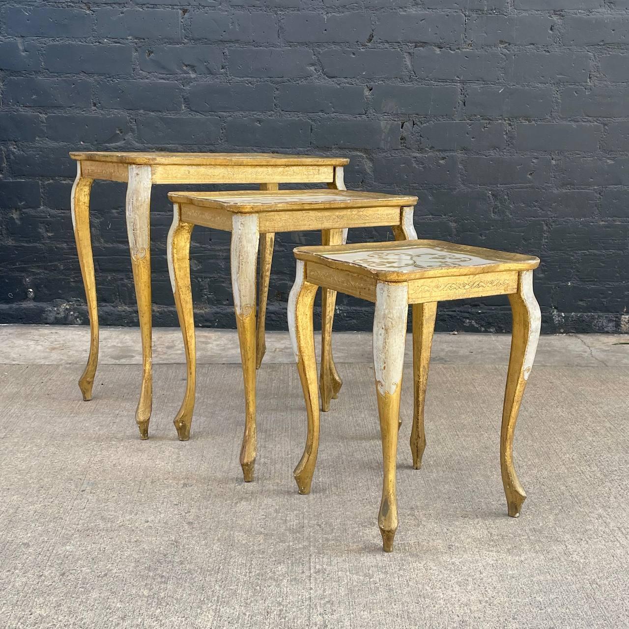 Set of Antique Gilded Wood Florentine Italian Nesting Tables In Good Condition In Los Angeles, CA
