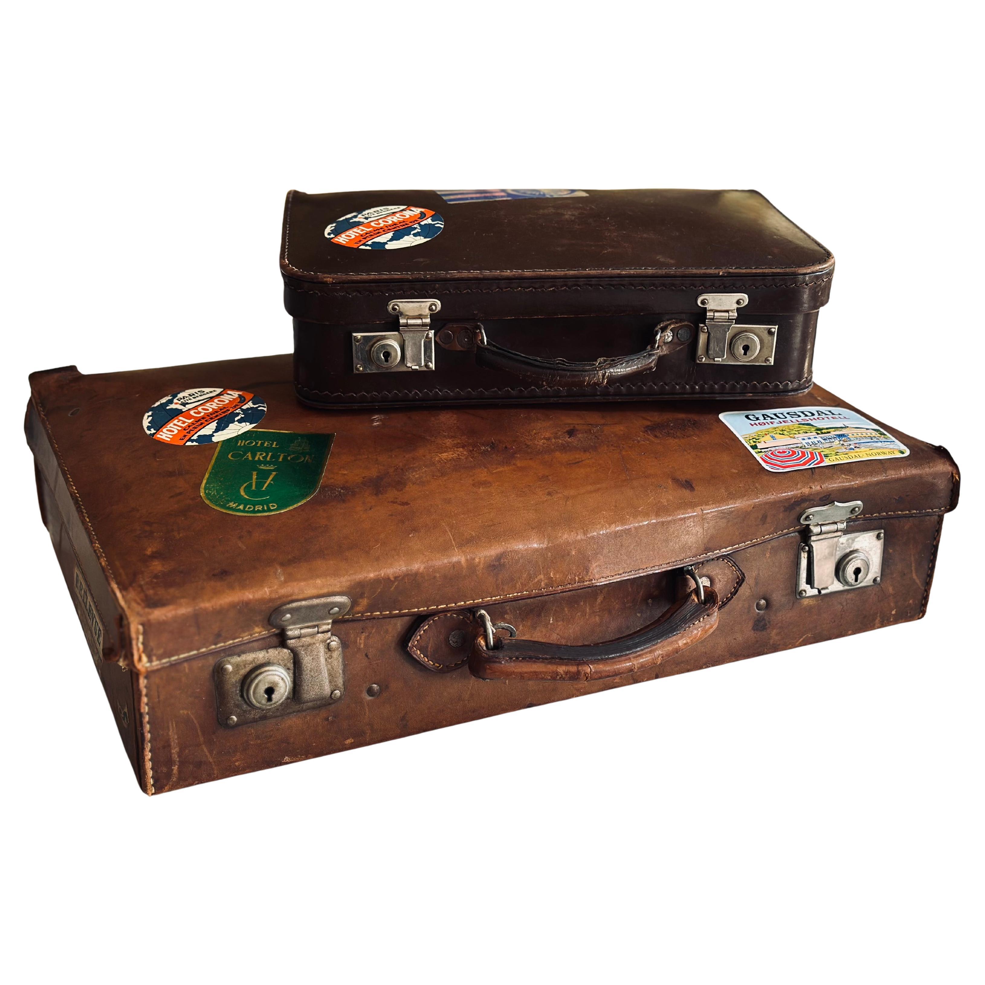 Set di valigie antiche in pelle, anni '30 circa - con adesivi da viaggio originali