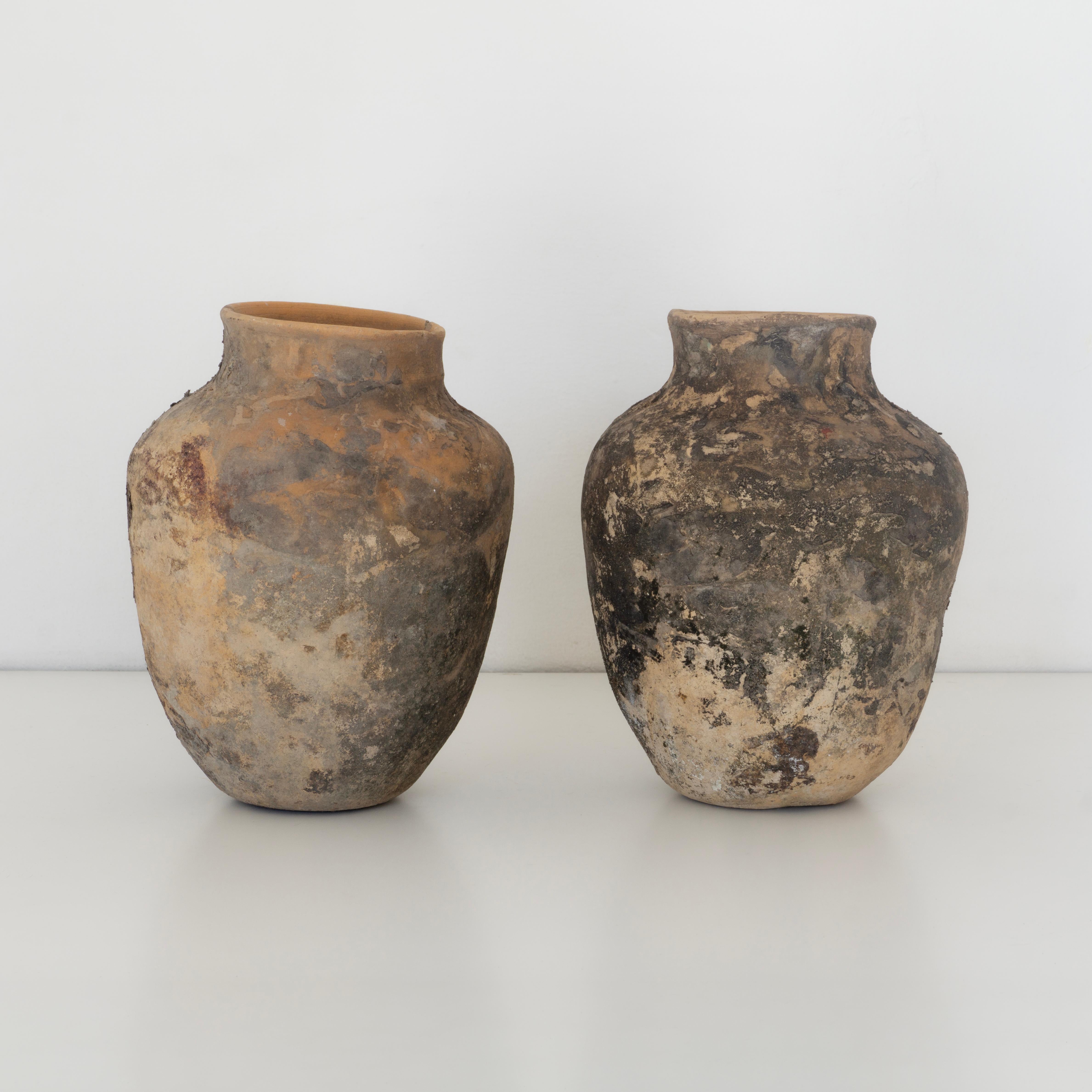 Altro Set di antichi vasi di argilla messicani. Alondras. XX secolo. Collezione Herencias in vendita