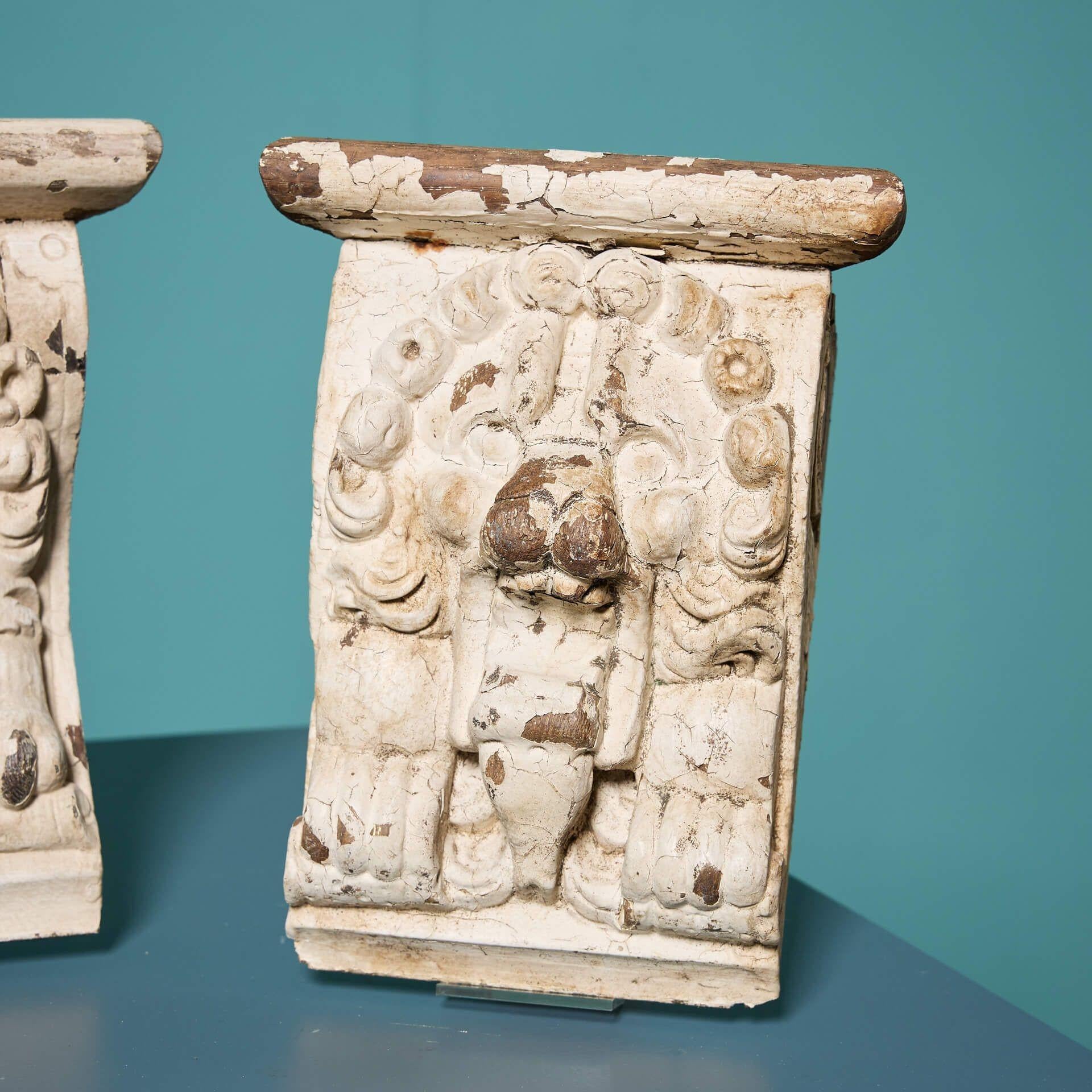 XIX secolo Set di mensole a forma di leone in Oak antico in vendita
