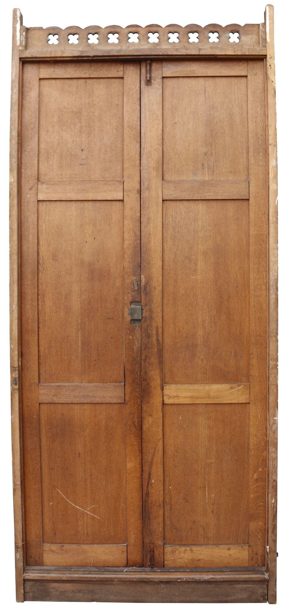 Set of antique oak panelled doors with frame. A wonderful set of six panelled Oak interior doors set within a frame. The panels feature carved linen folds with decorative wrought iron hinges and pierced quatrefoil fret to the top.
 
 
Additional