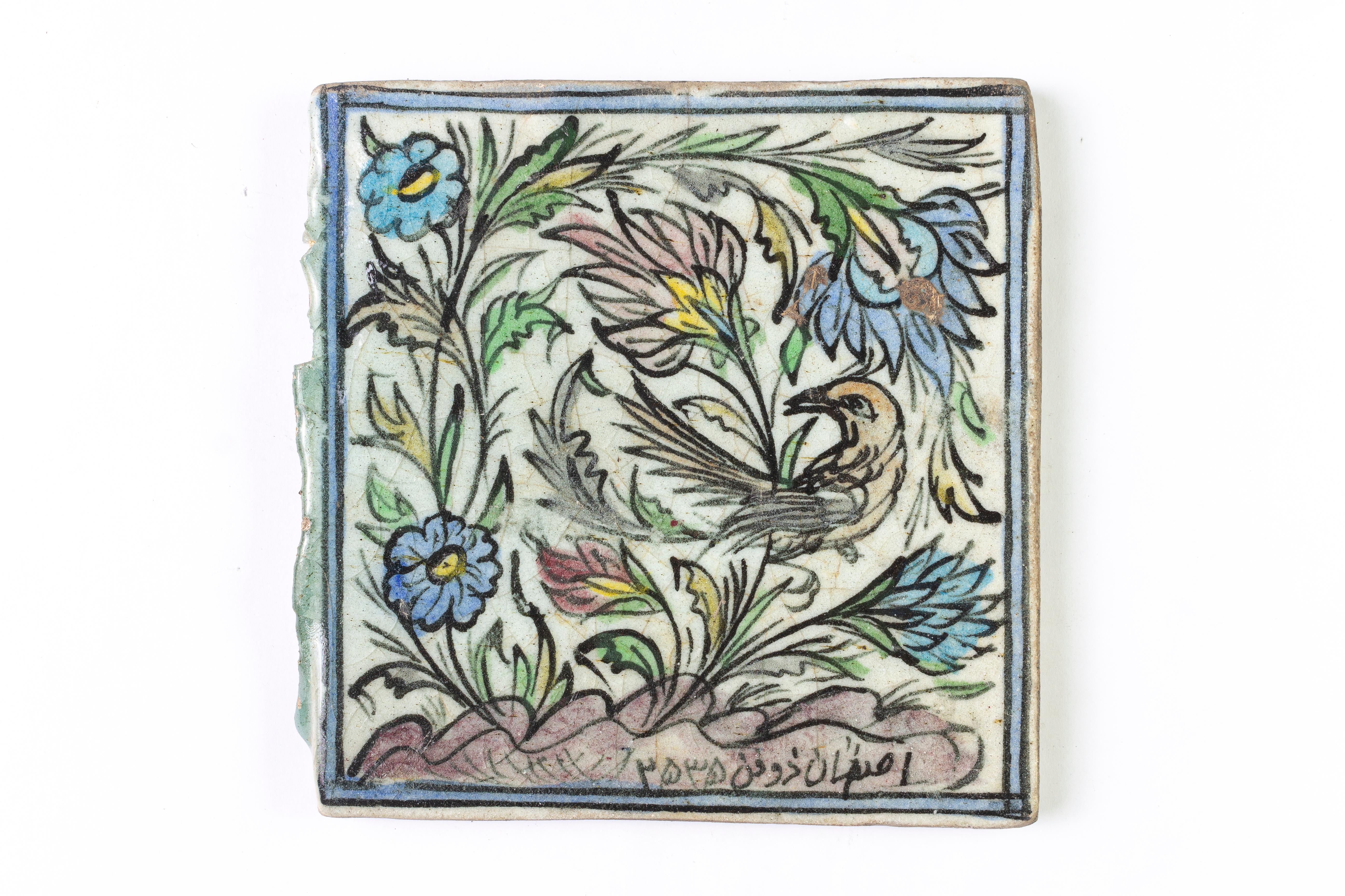 Anciens carreaux de céramique orientale, peints à la main sous glaçure, avec des fleurs et des oiseaux : l'un d'eux avec une inscription.
Idée : les murer chacun sur une porte.


réf. n° 1644 et 1645.