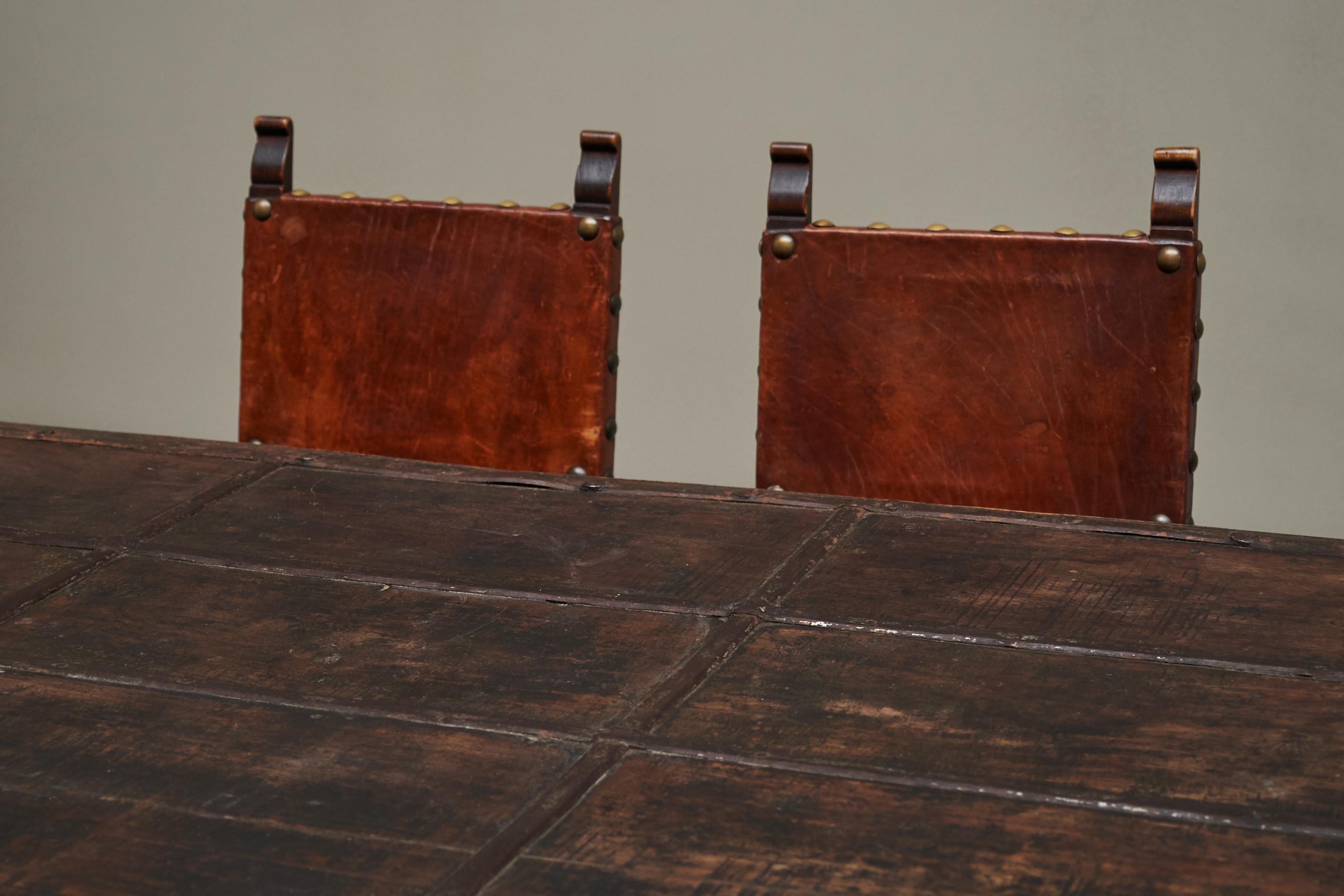 Ensemble de tables à manger anciennes Rajasthan à porte de cour avec 6 chaises espagnoles en vente 4