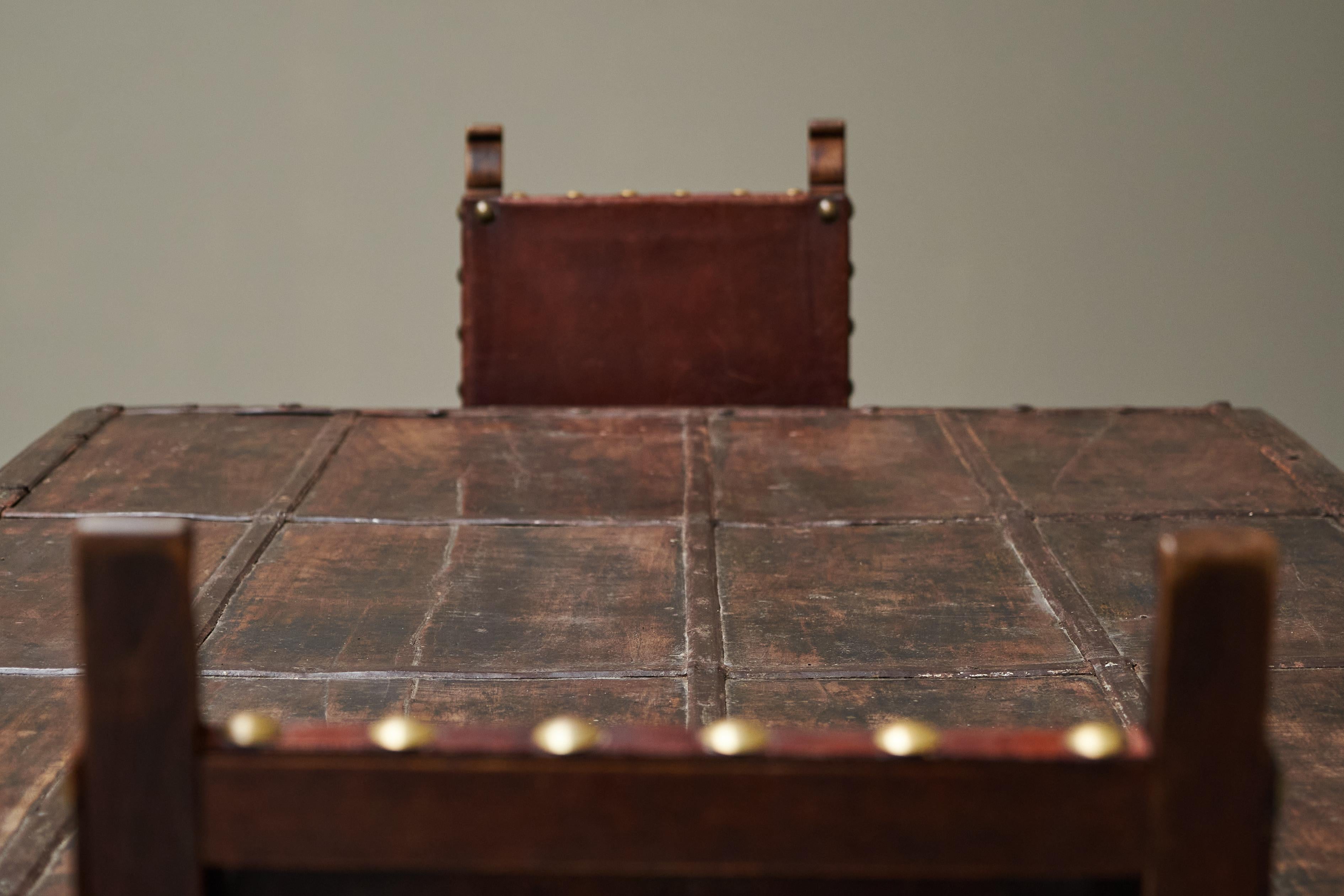 Fait main Ensemble de tables à manger anciennes Rajasthan à porte de cour avec 6 chaises espagnoles en vente