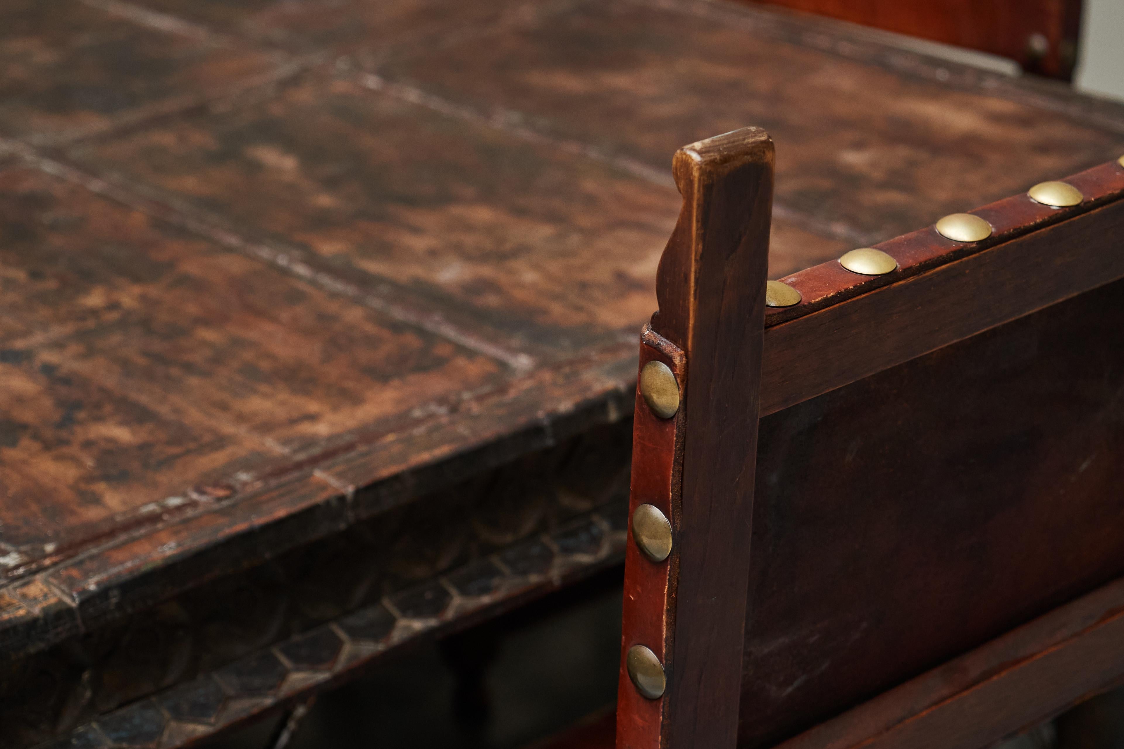 Ensemble de tables à manger anciennes Rajasthan à porte de cour avec 6 chaises espagnoles en vente 2