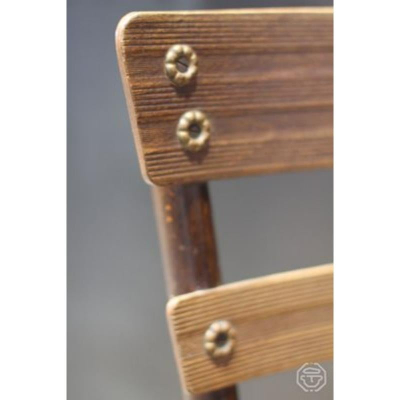 Chaise No. 651 circle Modèle de paire de chaises en noyer thermoplié. Le dossier des bandeaux. Label Thonet sous le siège et cachet Thonet Autriche 3.

Informations supplémentaires :
Matériaux : Bois
Couleur : marron
Créateur : Michael