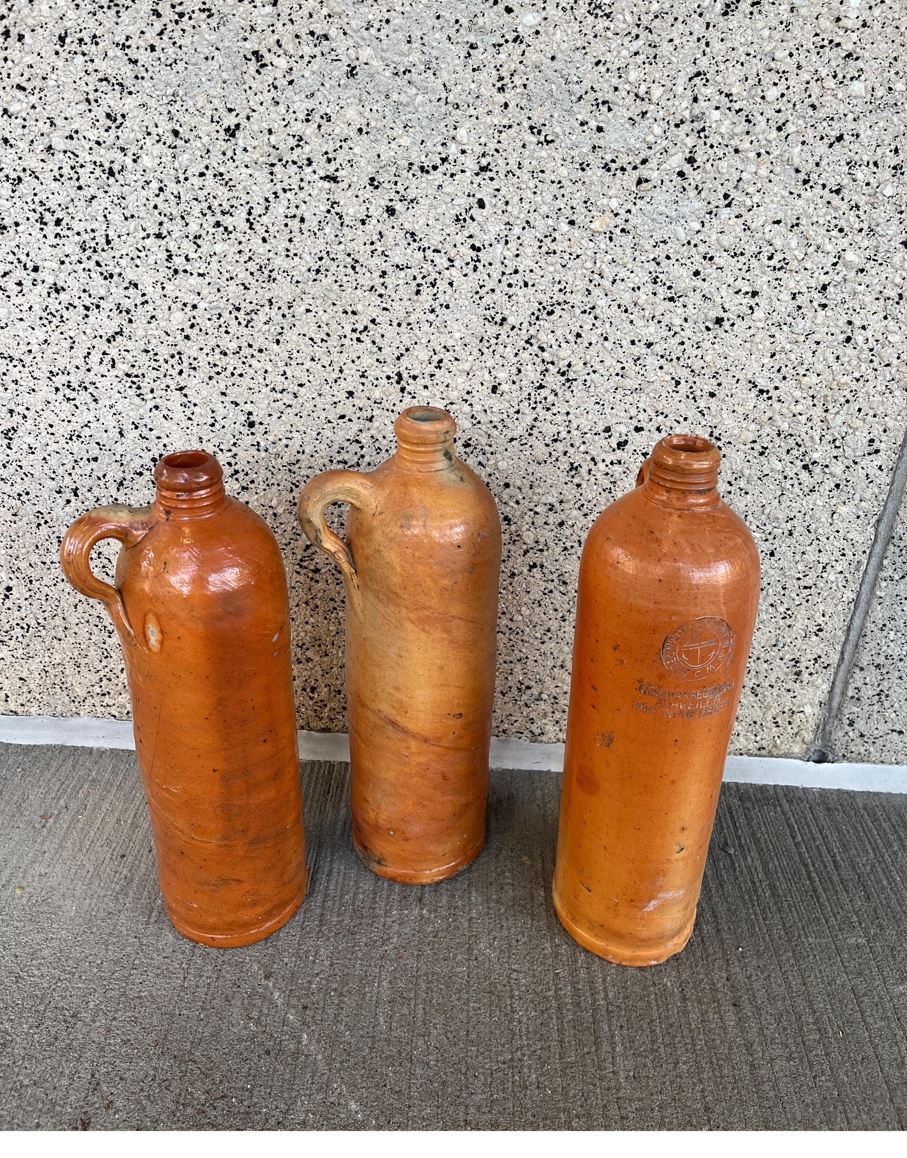 Set antiker Ginflaschen aus Steingut aus Steingut (Deutsch) im Angebot