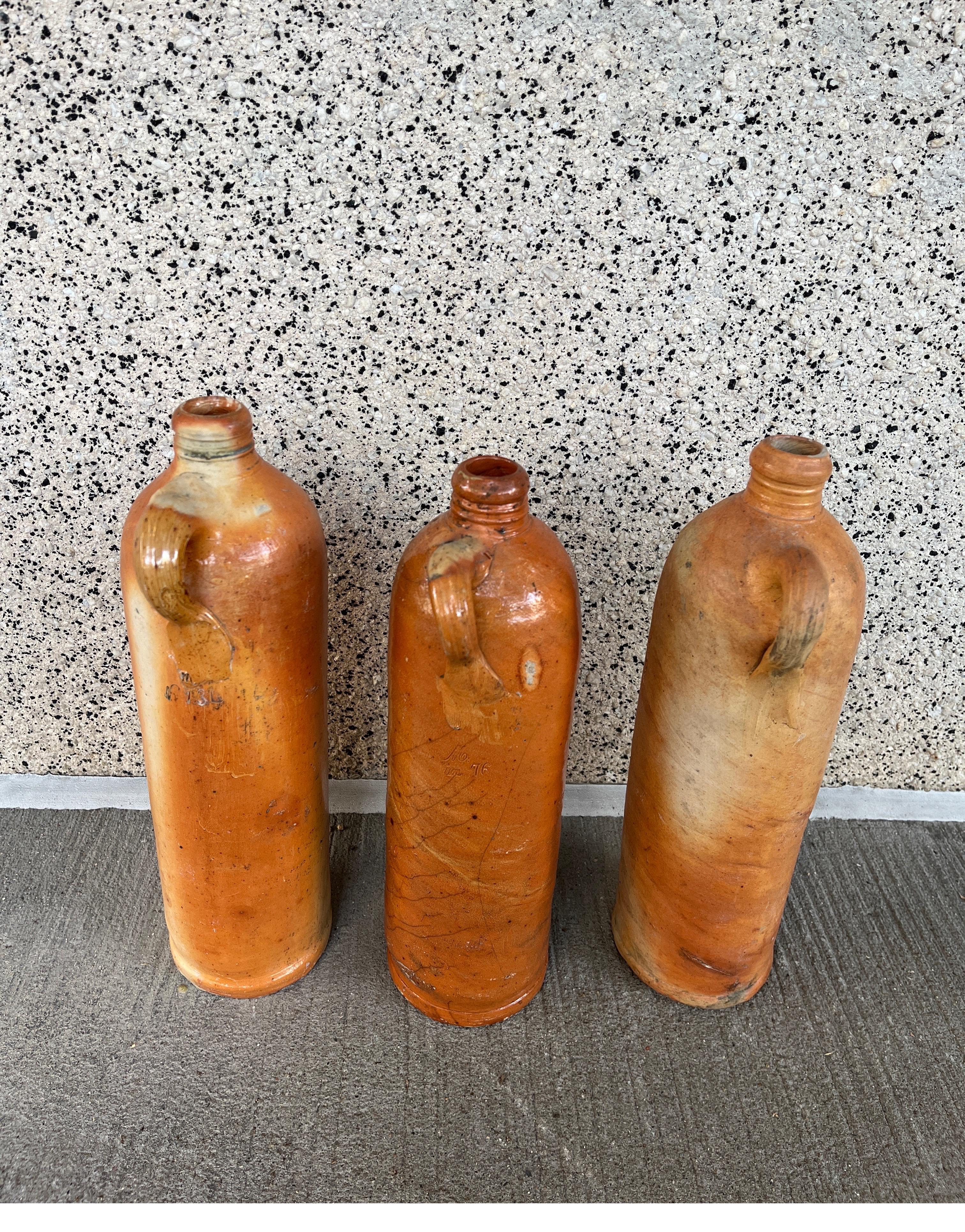 Set antiker Ginflaschen aus Steingut aus Steingut im Angebot 1