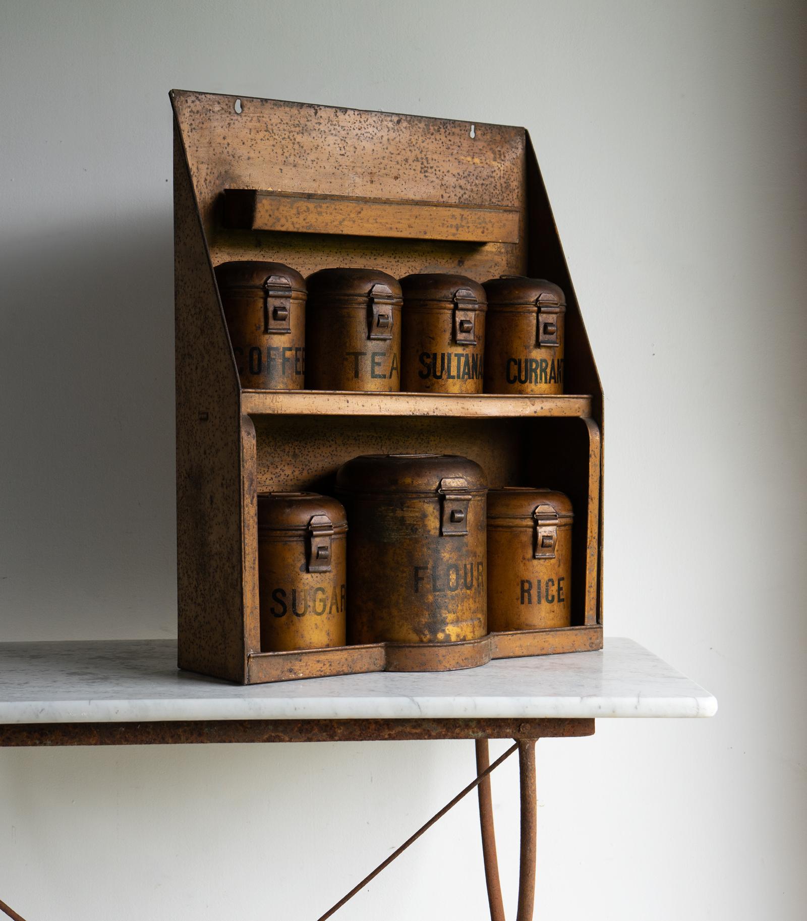 Satz antiker Geschirrkanister für die Küche auf Originalregal Anfang 20. (Britisch) im Angebot