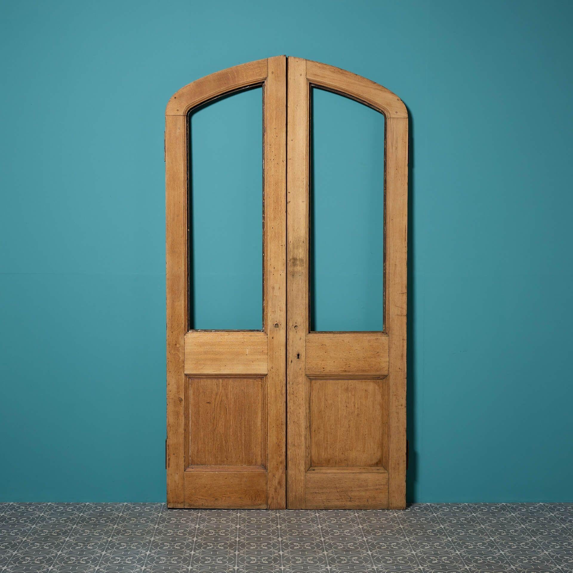 Non smaltato Set di antiche porte vittoriane a doppio battente in Oak per la chiusura a vetri in vendita