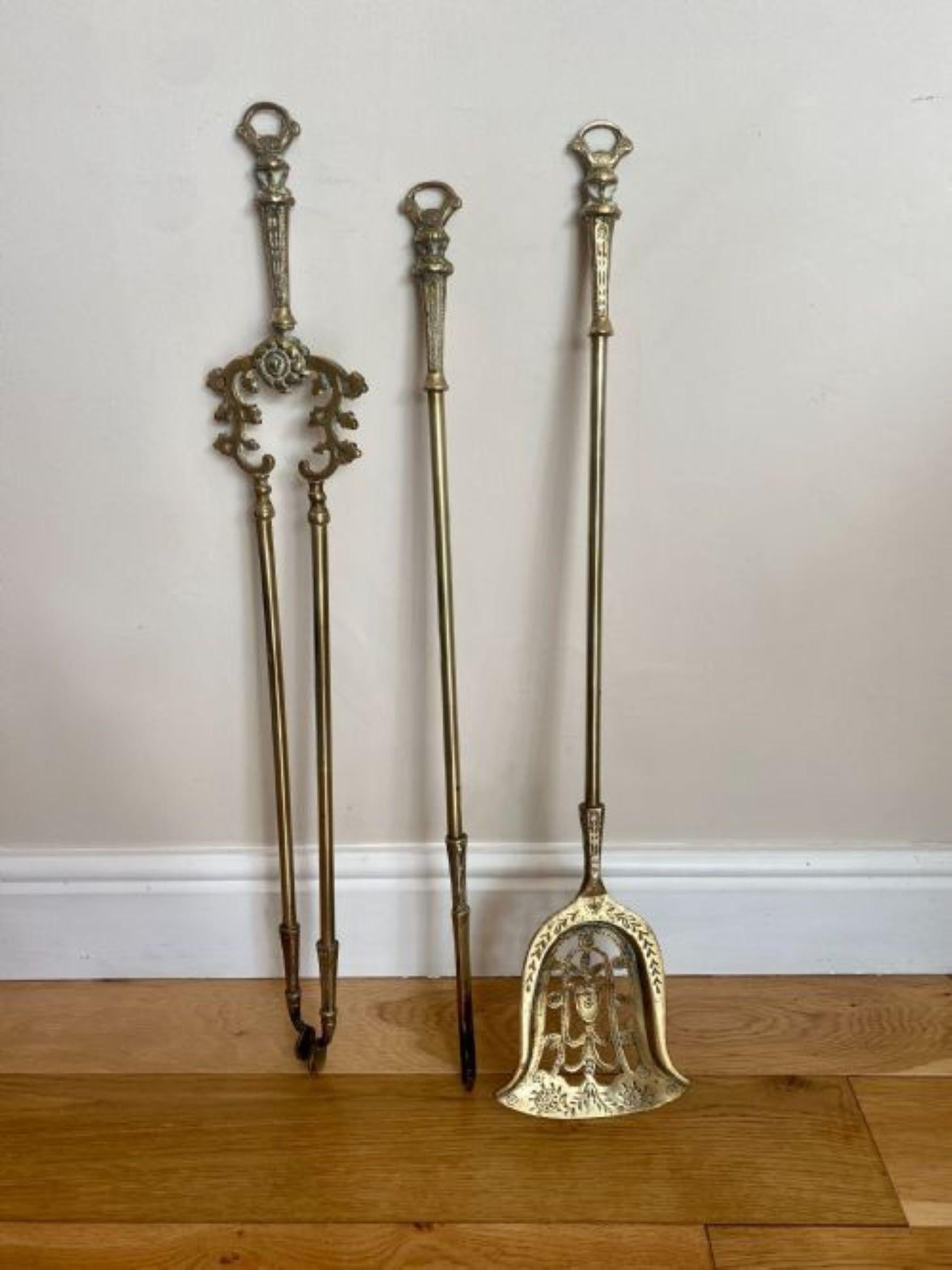 Set Of Antique Victorian Quality Ornate Brass Fire Irons In Good Condition For Sale In Ipswich, GB