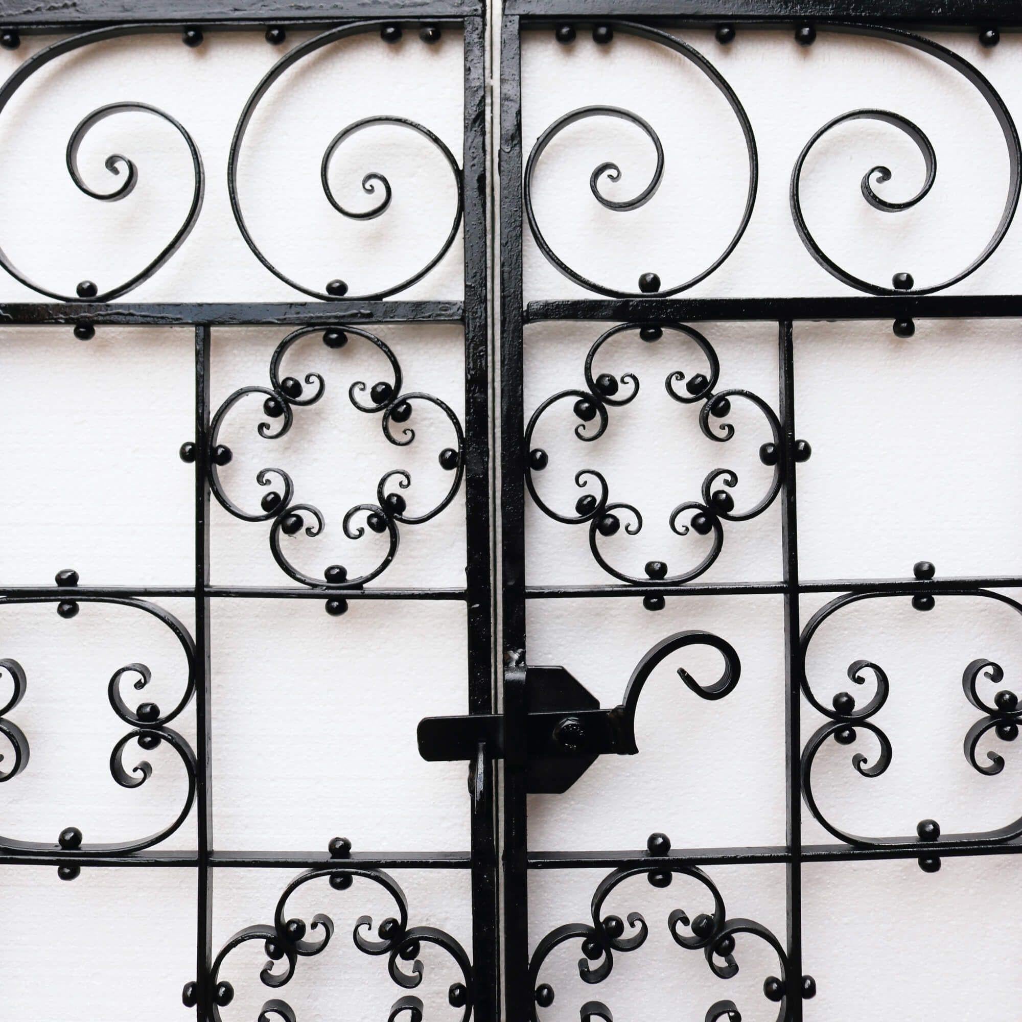 English Set of Antique Wrought Iron Side Gates For Sale