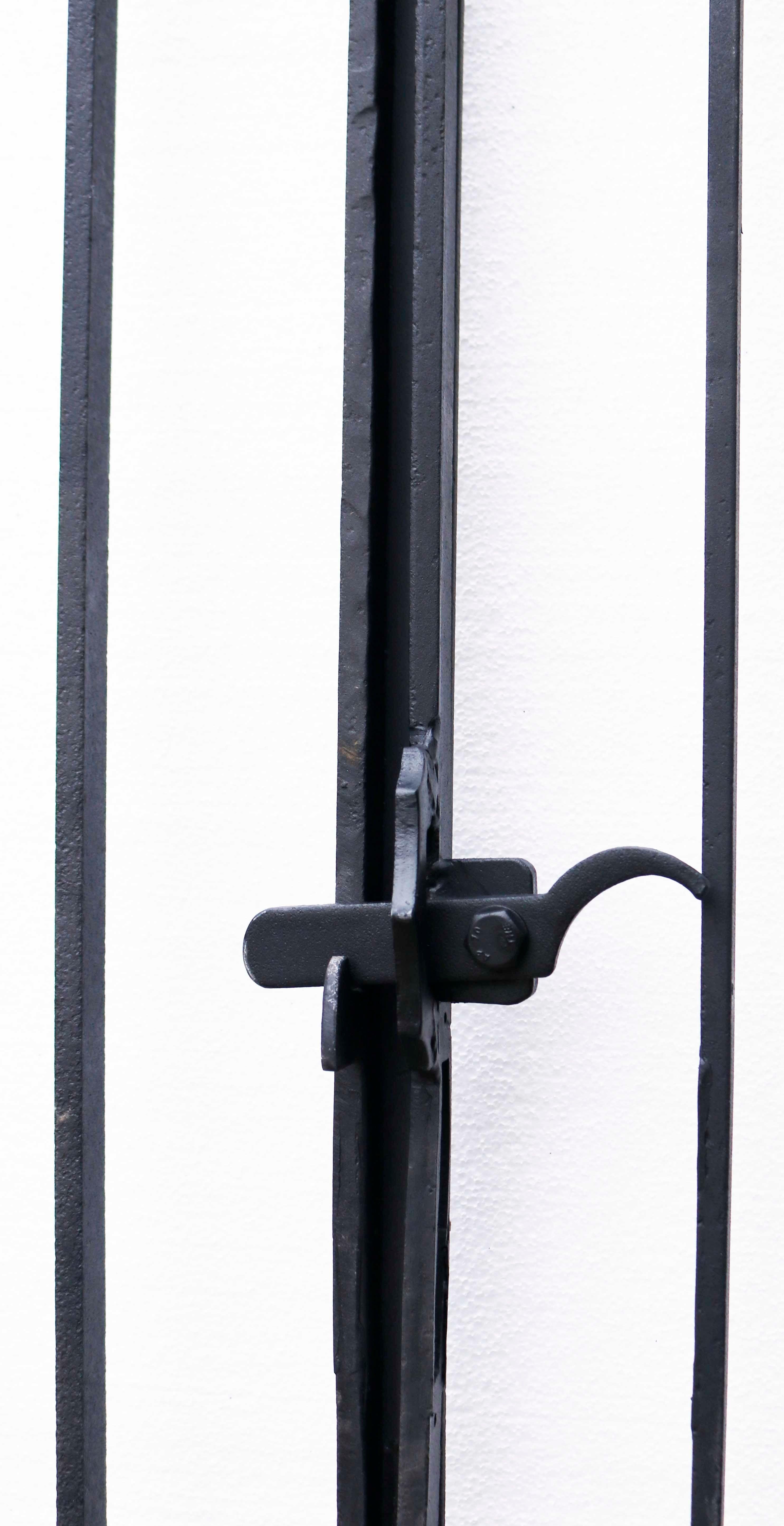 Set of Arched Art Deco style gates. A stylish pair of 1930s gates in the Art Deco style, shot blasted, primed and fitted with a working latch.





Additional dimensions:

For an opening of: 115.5 cm.