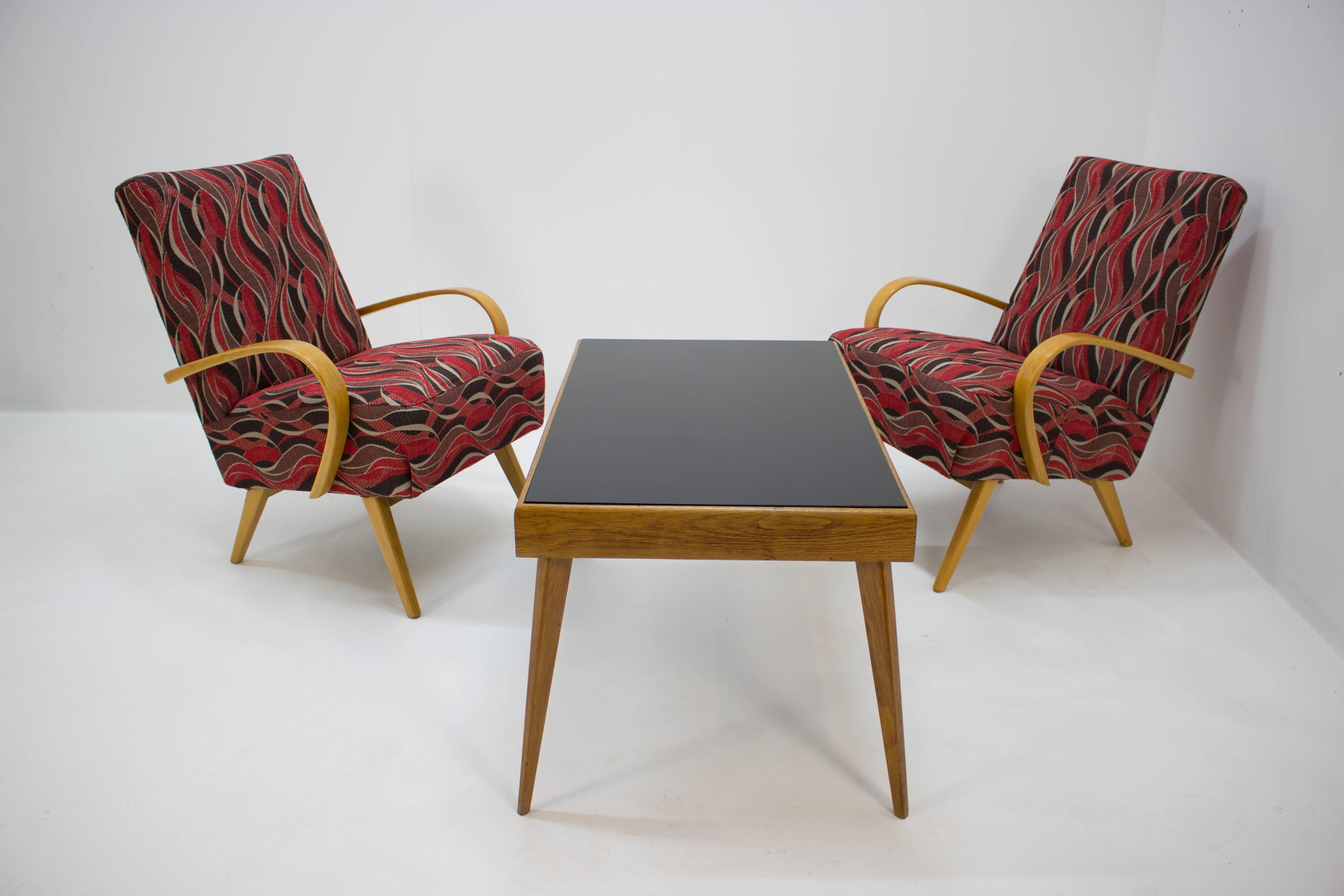 This is a pair of type 53 armchairs and coffee table designed by architect Jaroslav Smidek and manufactured by TON during the 1960s. It features a bent beech frame and crazy timeless colored upholstery. This piece represents the Brussels style,