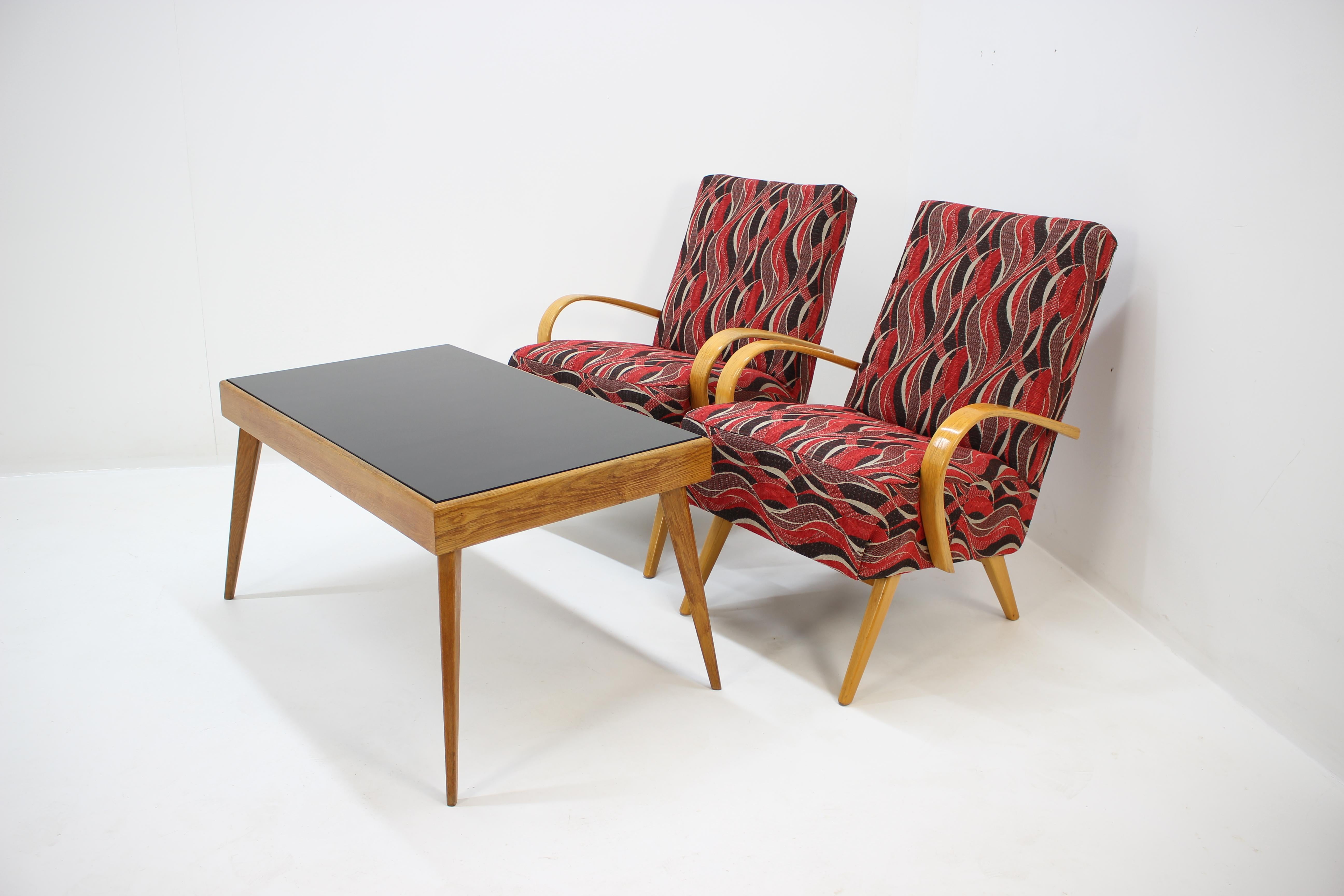 Set of Armchairs and Coffee Table by Jaroslav Smidek, 1960s In Good Condition In Praha, CZ