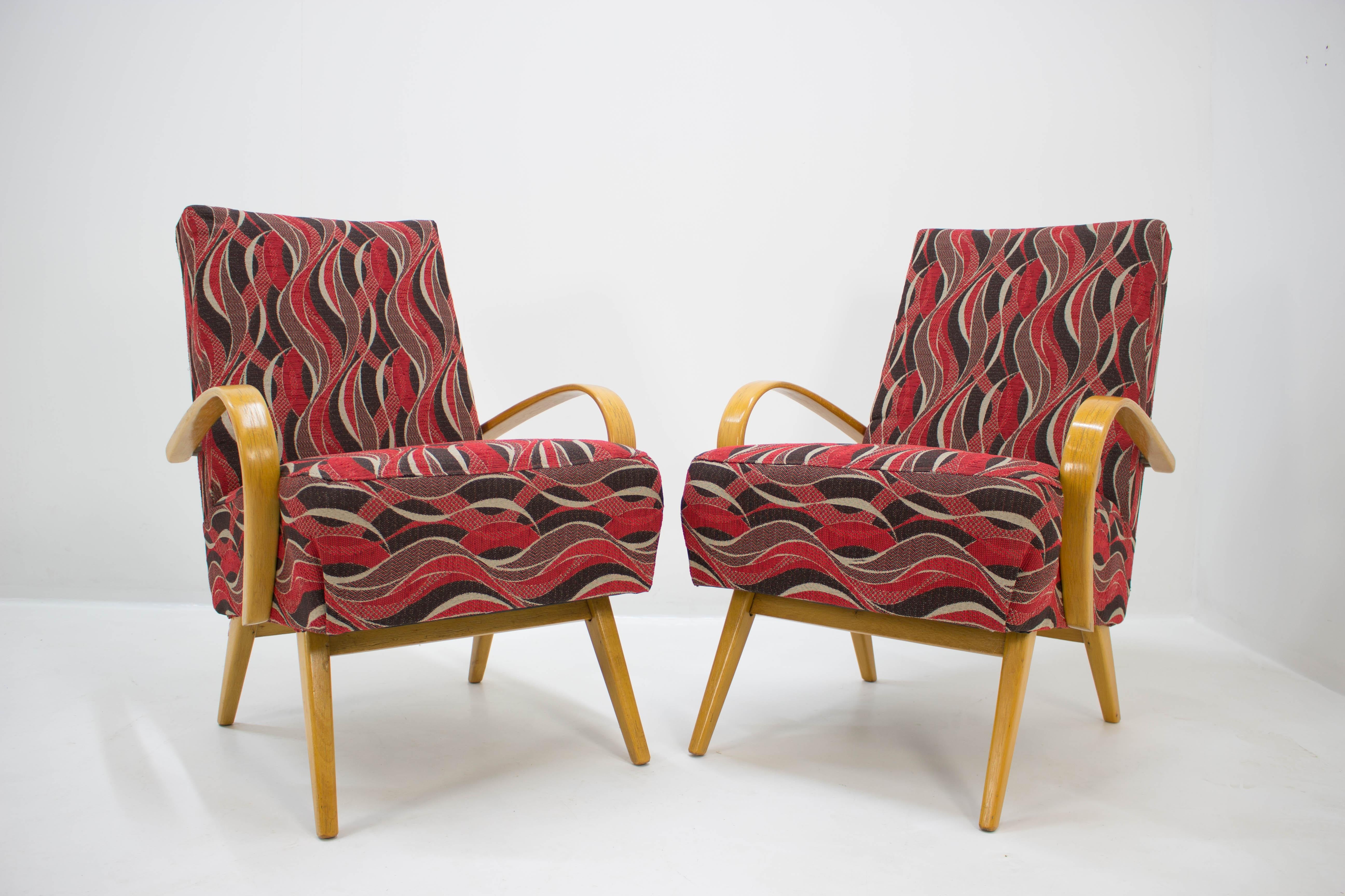 Mid-20th Century Set of Armchairs and Coffee Table by Jaroslav Smidek, 1960s