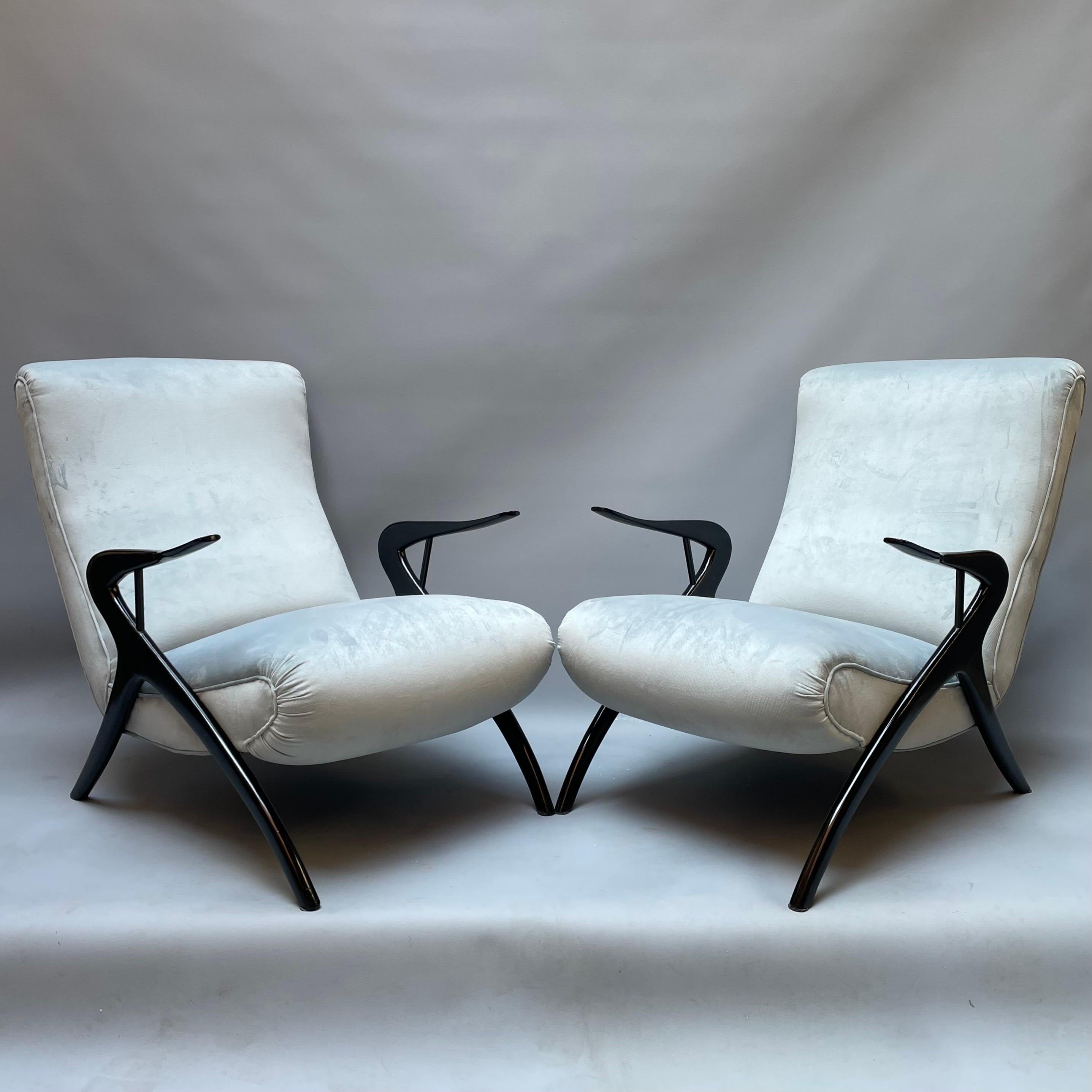 The two armchairs were designed and manufactured by Antonio Gorgone in the 1950s. The quality of construction is extremely high, the very refined design is in fact aimed at maximum expressiveness of the armchair.