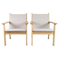 Ensemble de 2 fauteuils modèle Ge284 conçus par Hans J. Wegner et fabriqués par Getama